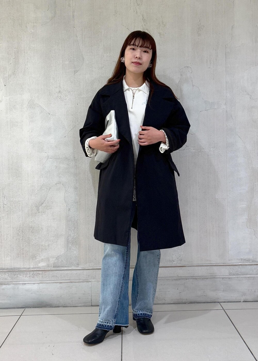 「モア、モアサロンエロペ、モア横浜、モア横浜高島屋、コート、ダウン、シンダウン、デニム、ブーツ、初冬コーデ、冬コーデ、大人カジュアル、レイヤード、パンツスタイル、ROPÉ」｜「ROPE'の【LIMONTA】Thin Down（シンダウン） ハーフコート（ダウンジャケット/コート、ブラック系）」を使った、sanaさん（レディース・160cm）の冬コーディネートの2枚目の写真