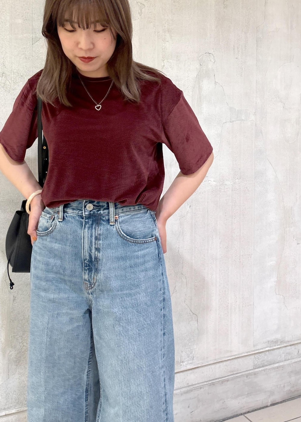 「モア、モアサロンエロペ、モア横浜、モア横浜高島屋、ベロア、ベロアT、ワイドデニム、ポインテッドシューズ、夏コーデ、初秋コーデ、お出かけコーデ、大人カジュアル、パンツスタイル、カジュアルコーデ、ROPÉ」｜「ROPE'の【24AW新色追加】Amelie Bag （アメリ バッグ）【メディア掲載】【一部店舗限定】（ショルダーバッグ、ブラック系）」を使った、sanaさん（レディース・160cm）の夏コーディネートの5枚目の写真