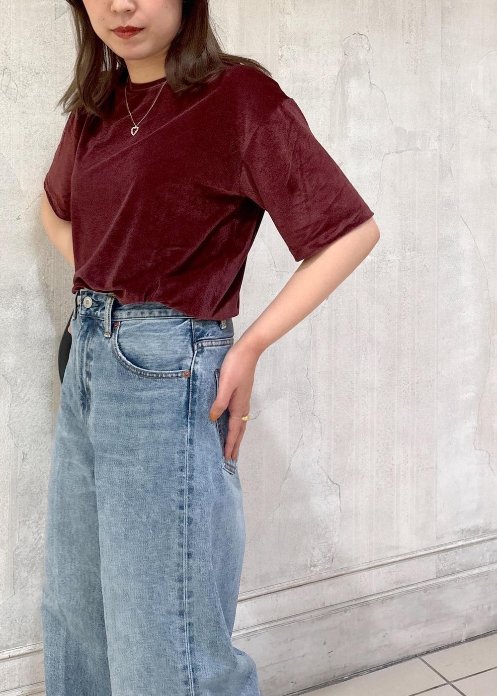 「モア、モアサロンエロペ、モア横浜、モア横浜高島屋、ベロア、ベロアT、ワイドデニム、ポインテッドシューズ、夏コーデ、初秋コーデ、お出かけコーデ、大人カジュアル、パンツスタイル、カジュアルコーデ、ROPÉ」｜「ROPE'の【24AW新色追加】Amelie Bag （アメリ バッグ）【メディア掲載】【一部店舗限定】（ショルダーバッグ、ブラック系）」を使った、sanaさん（レディース・160cm）の夏コーディネートの6枚目の写真