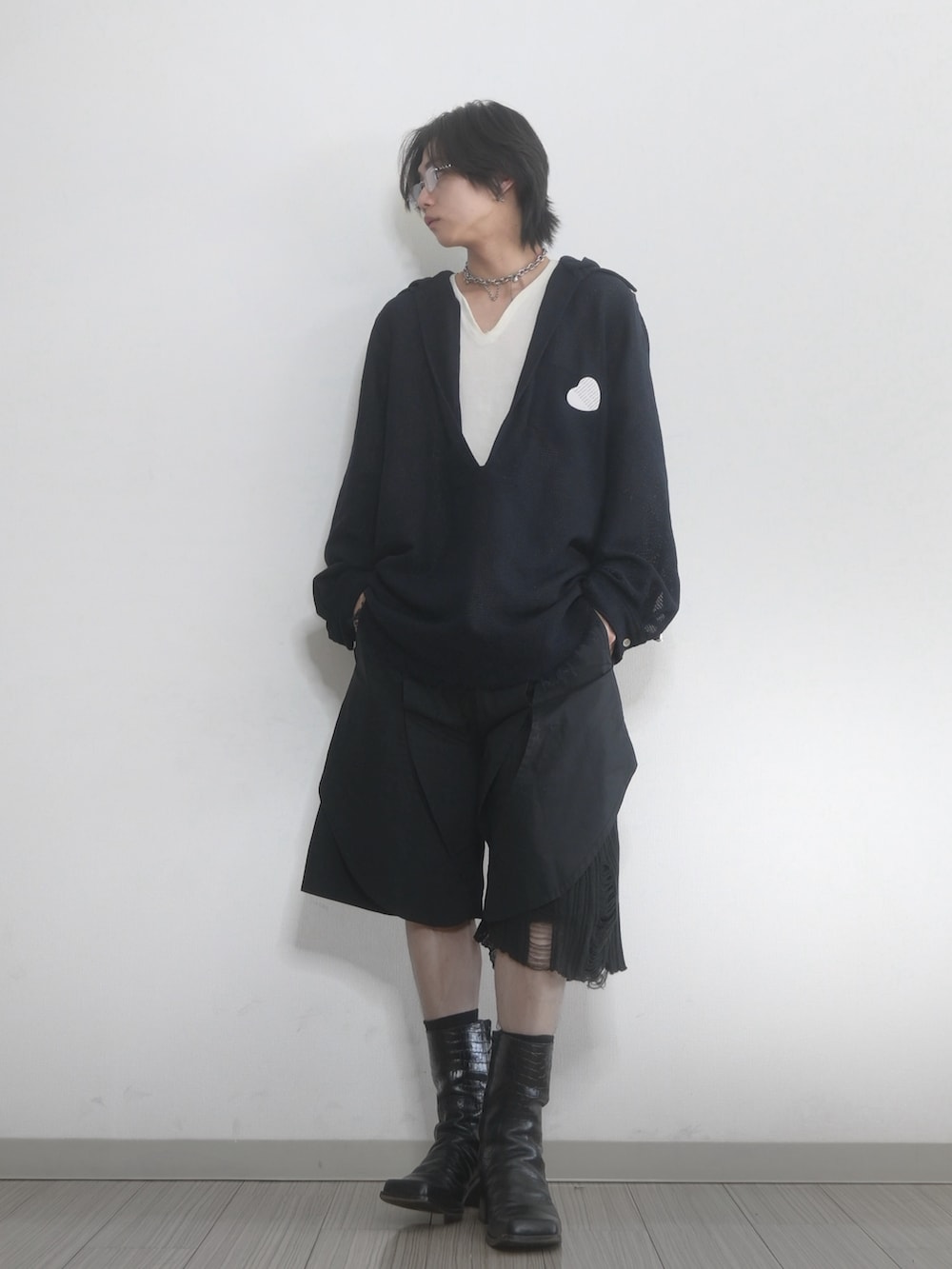 「TAKATO、GRANCY、ハーフパンツ、キレイめ、キレイめコーデ、ブーツ、ブラック、ブラックコーデ、低身長コーデ、モノトーン」｜「BED J.W. FORDのアイテム（トップス、ブラック系）」を使った、 TAKATOさん（メンズ・172cm）の夏コーディネートの2枚目の写真