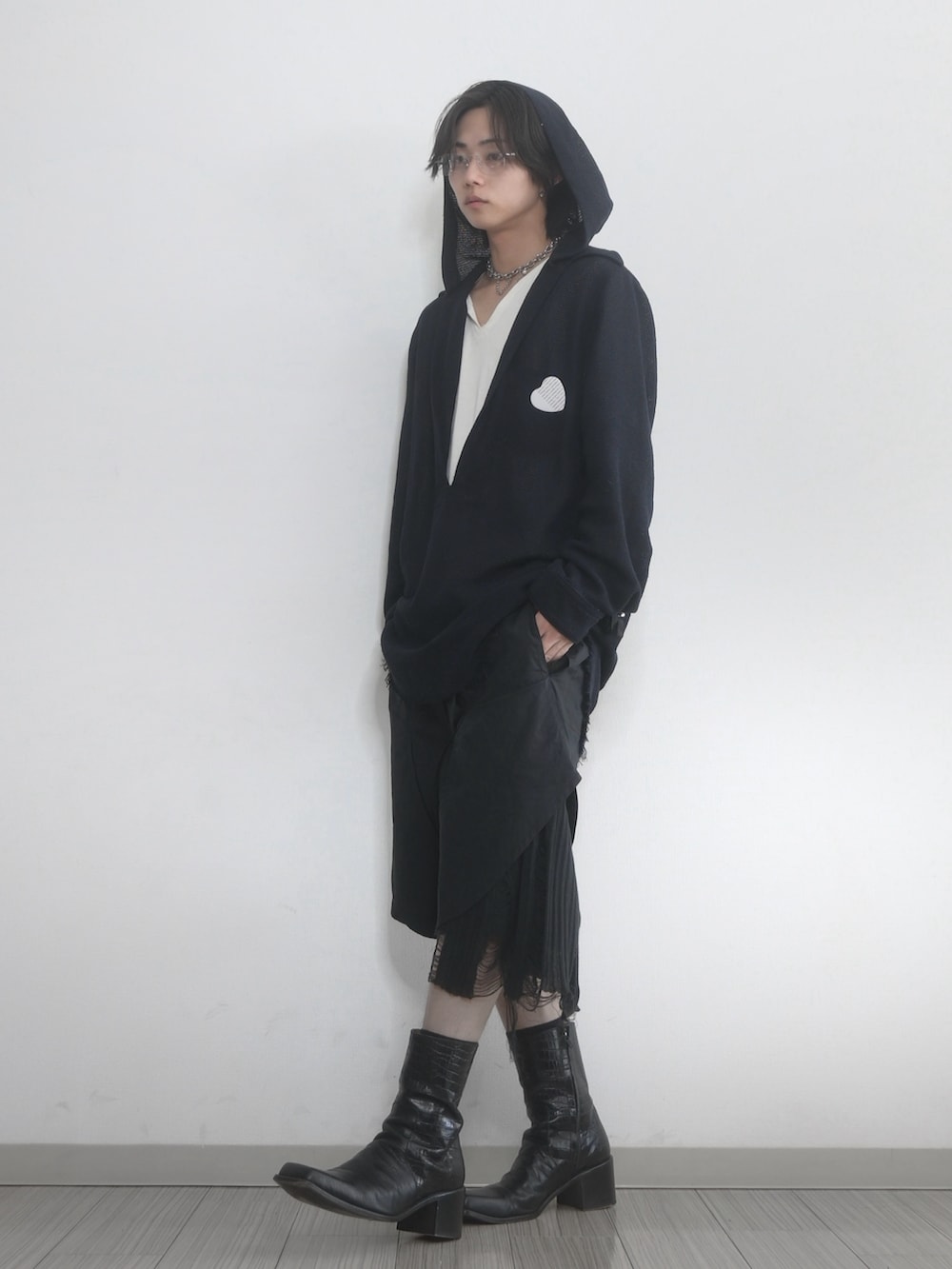 「TAKATO、GRANCY、ハーフパンツ、キレイめ、キレイめコーデ、ブーツ、ブラック、ブラックコーデ、低身長コーデ、モノトーン」｜「BED J.W. FORDのアイテム（トップス、ブラック系）」を使った、 TAKATOさん（メンズ・172cm）の夏コーディネートの3枚目の写真