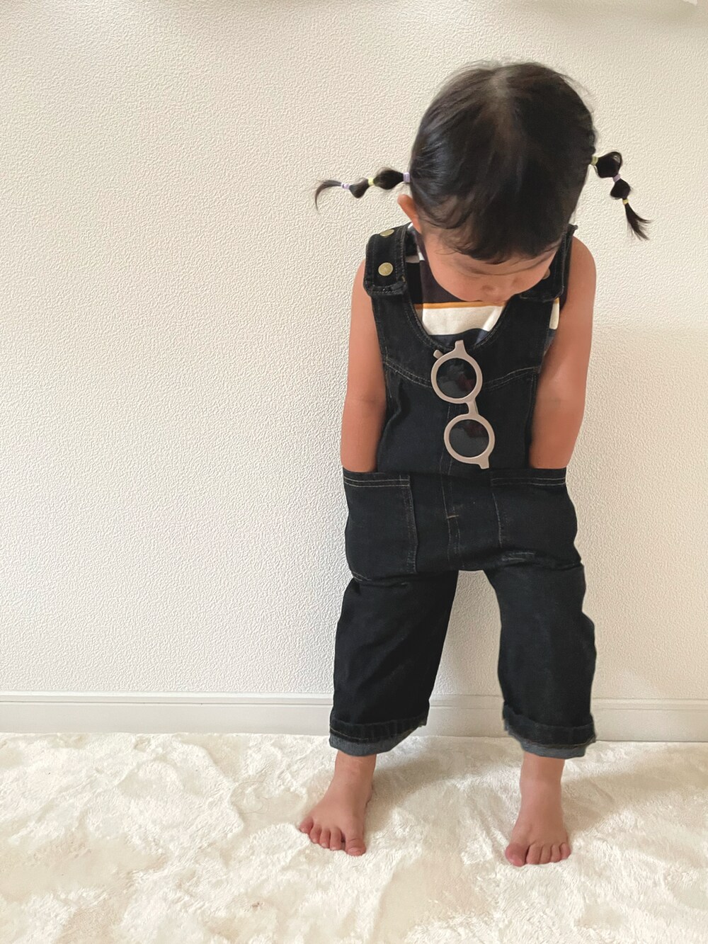 「アツいコーデ全部見せ、お出かけコーデ、夏コーデ、女の子コーデ、休日スタイル、キッズコーデ、女の子ファッション、サロペット、サロペットコーデ、2歳」｜「Haliaのアイテム（サロペット/オーバーオール、ブラック系）」を使った、Nさん（キッズ・90cm）の夏コーディネートの3枚目の写真