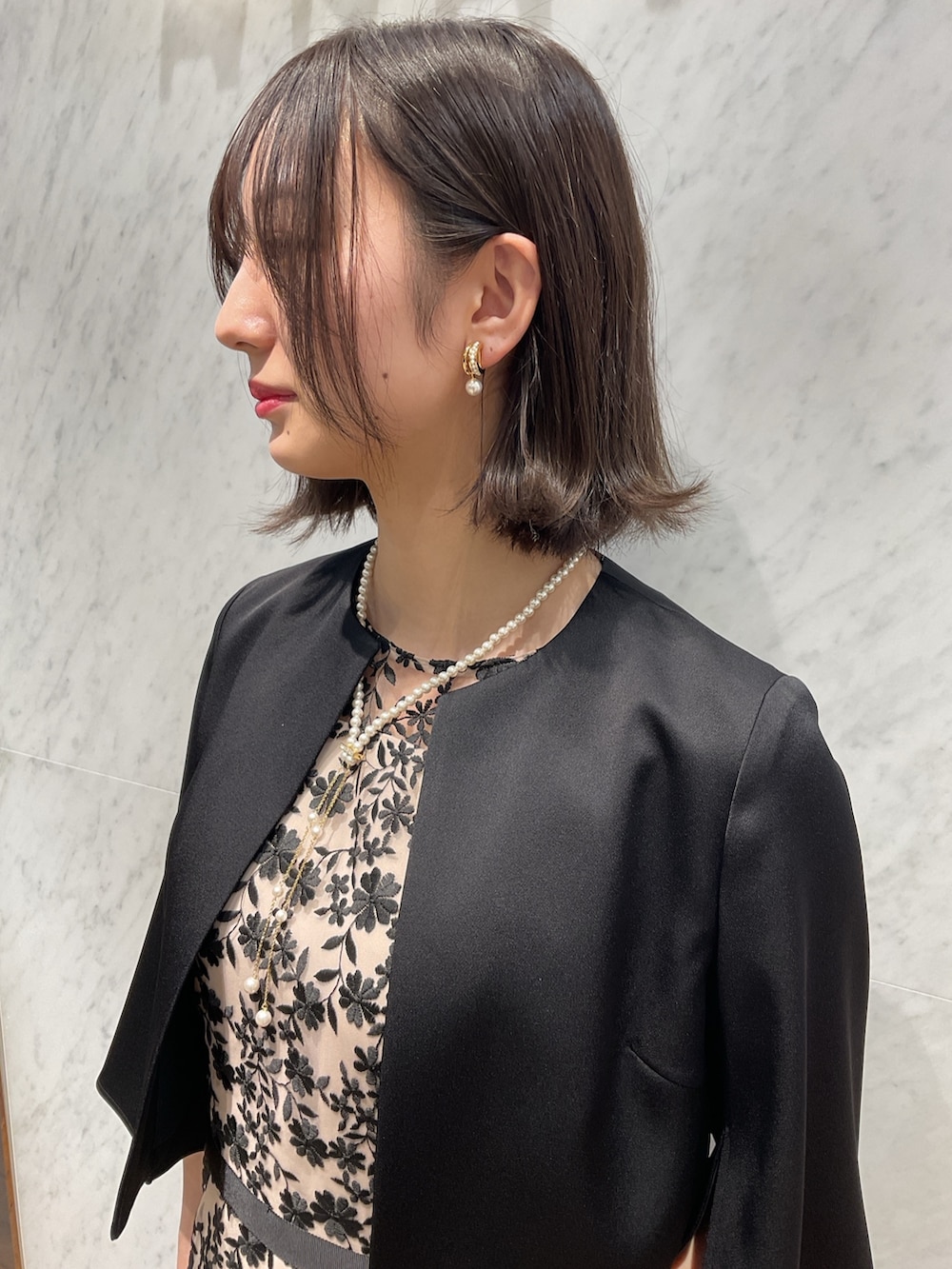 「ワンピース、結婚式、エレガント、二次会コーデ、お呼ばれコーデ、結婚式 ワンピース、ボレロ、結婚式コーデ、お呼ばれドレス、アナイ(ANAYI)」｜「ANAYIのコンビミニハンドバッグ（トートバッグ、ブルー系）」を使った、Yamazawa.aさん（レディース・167cm）の冬コーディネートの5枚目の写真