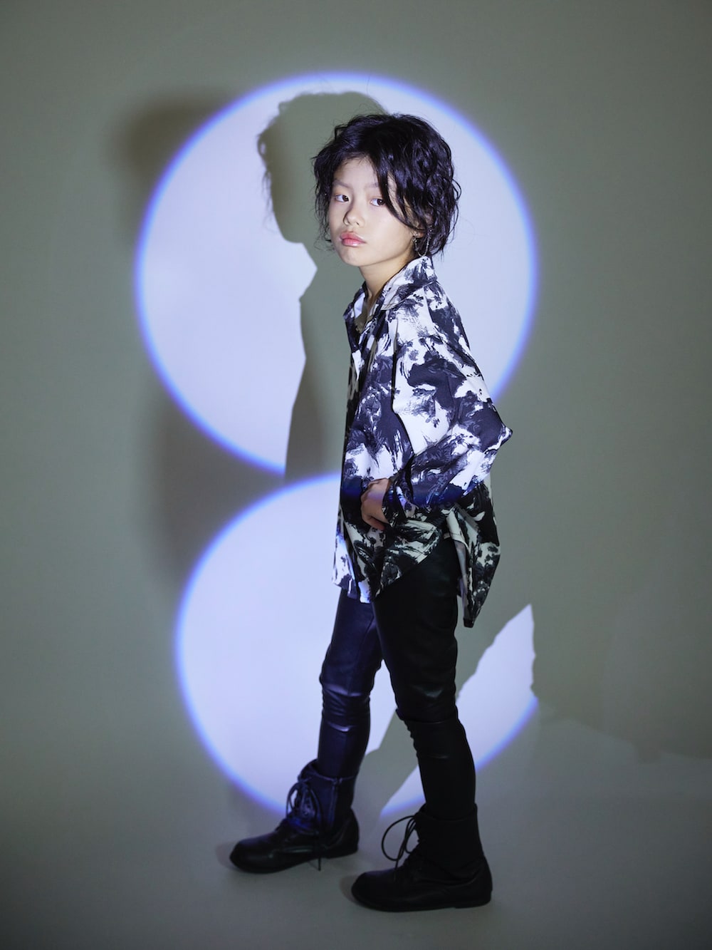 その他のシャツ/ブラウス、ブラック系のその他パンツを着用したキッズの夏コーディネートの2枚目の写真