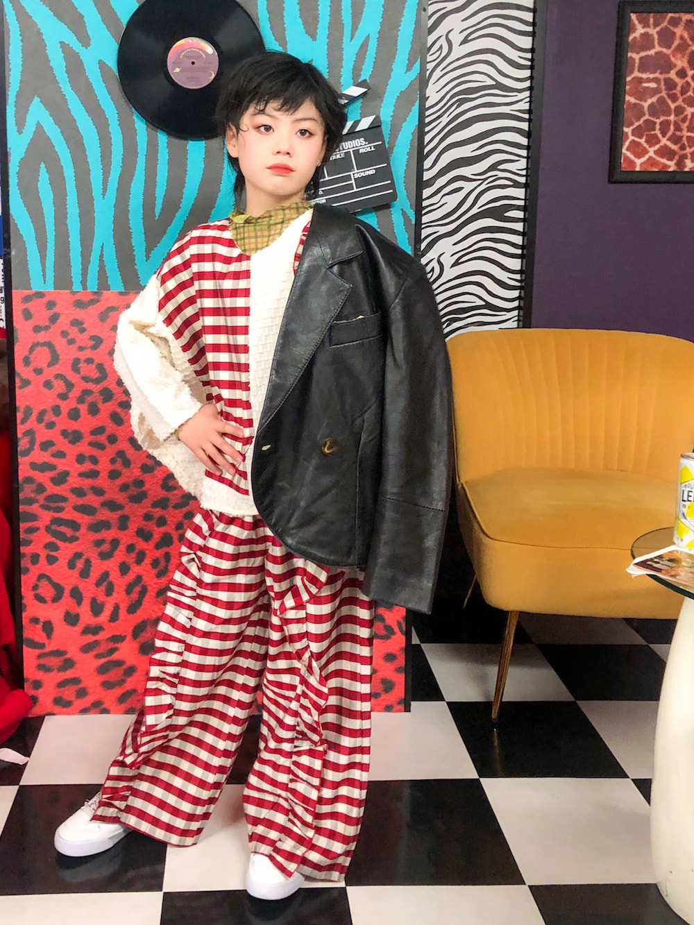 その他のその他トップス、その他のその他パンツ、その他のその他トップスを着用したキッズの冬コーディネートの2枚目の写真