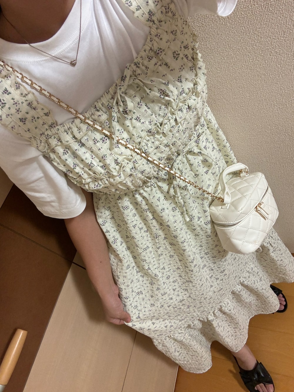 「classicalelfのカジュアル可愛いが際立つ。綿100%バックハートロゴグラフィックプリントTシャツ（Tシャツ/カットソー、ホワイト系）」を使った、夏紀さん（レディース・158cm）の夏コーディネートの2枚目の写真