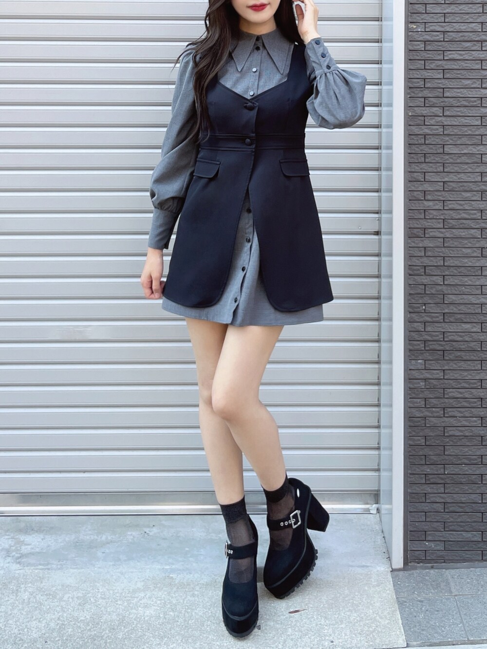 その他のワンピース、その他のパンプスを着用したレディースの秋コーディネートの2枚目の写真