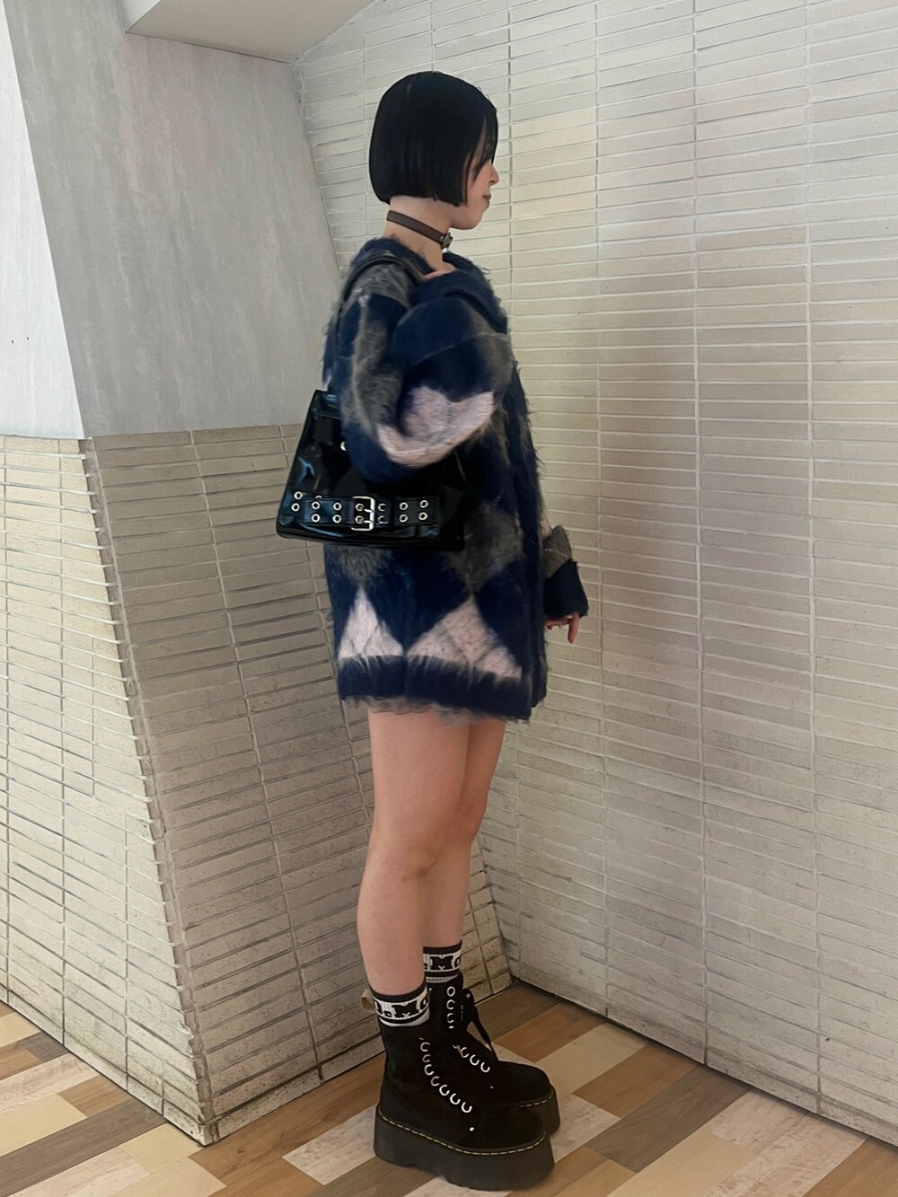 「カジュアル、カーディガンコーデ、ネイビー、ネイビー×ピンク、ミニスカート、ミニ、チュニック、ボブヘア、低身長、骨格ウェーブ、jouetie、ジュエティ」｜「jouetieのパターンモヘアライクルーズカーデ（カーディガン/ボレロ、ブルー系）」を使った、MOMOKAさん（レディース・153cm）の秋コーディネートの3枚目の写真