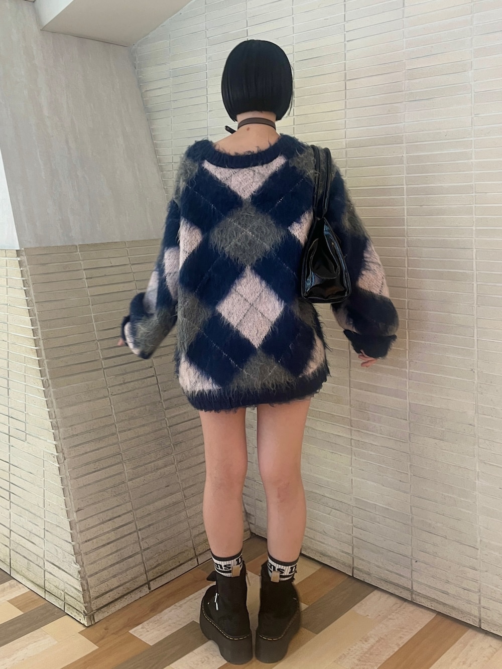 「カジュアル、カーディガンコーデ、ネイビー、ネイビー×ピンク、ミニスカート、ミニ、チュニック、ボブヘア、低身長、骨格ウェーブ、jouetie、ジュエティ」｜「jouetieのパターンモヘアライクルーズカーデ（カーディガン/ボレロ、ブルー系）」を使った、MOMOKAさん（レディース・153cm）の秋コーディネートの4枚目の写真