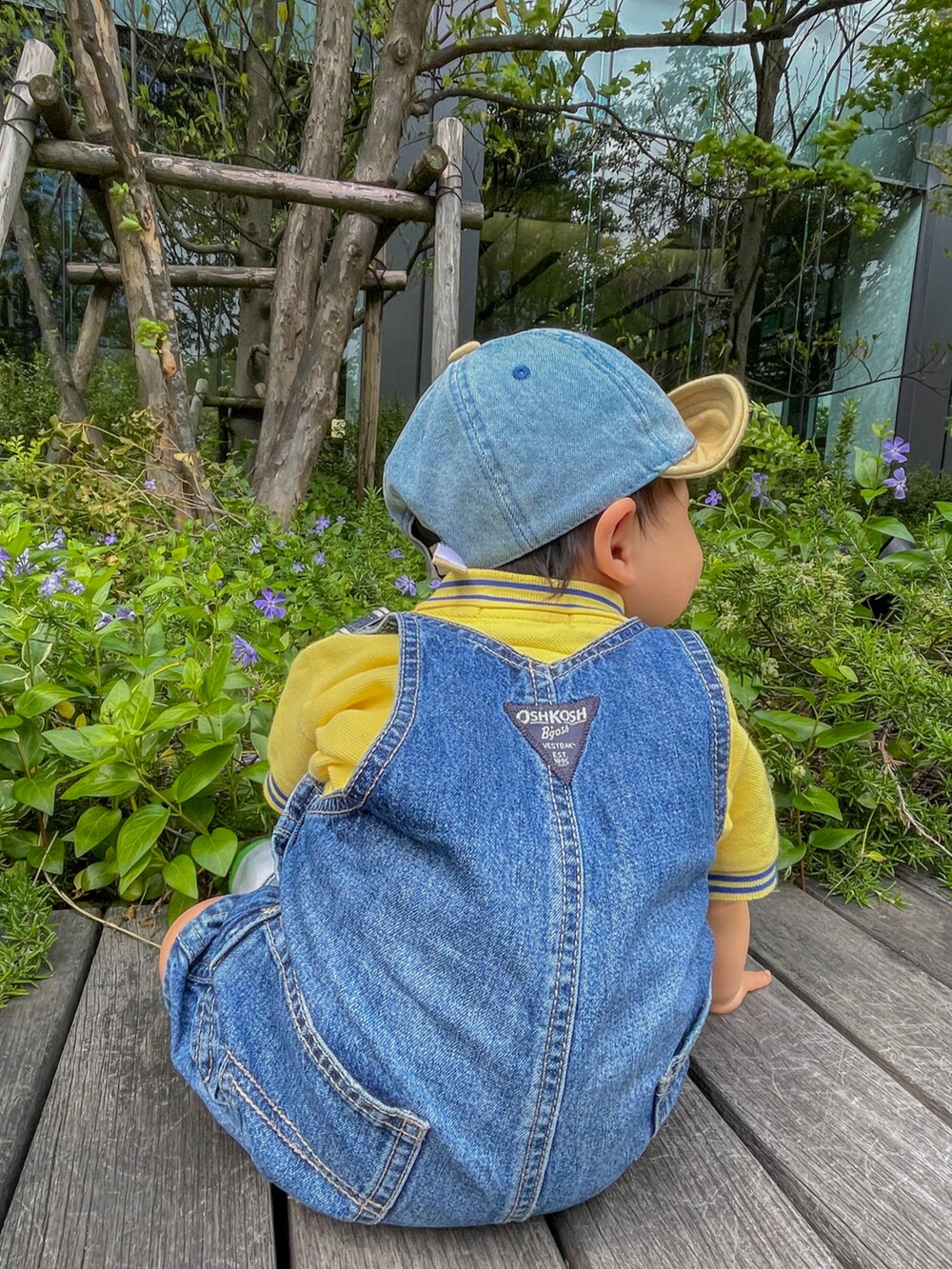 「キッズコーデ、カジュアルコーデ、男の子、春服、キャップ、おしゃれさんと繋がりたい、休日コーデ、古着風コーデ、キッズファッション、ベビーコーデ、ラインソックス、赤ちゃんコーデ」｜「SHEINのアイテム（キャップ、ブルー系）」を使った、HINAさん（キッズ・70cm）の春コーディネートの2枚目の写真