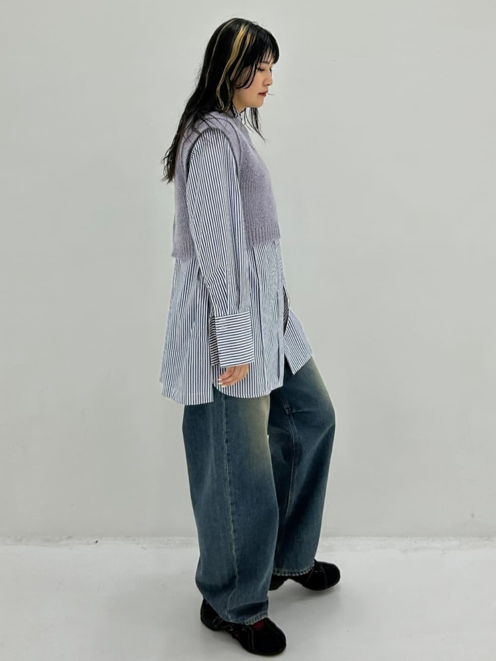 その他のシャツ/ブラウスを着用したレディースの秋コーディネートの2枚目の写真