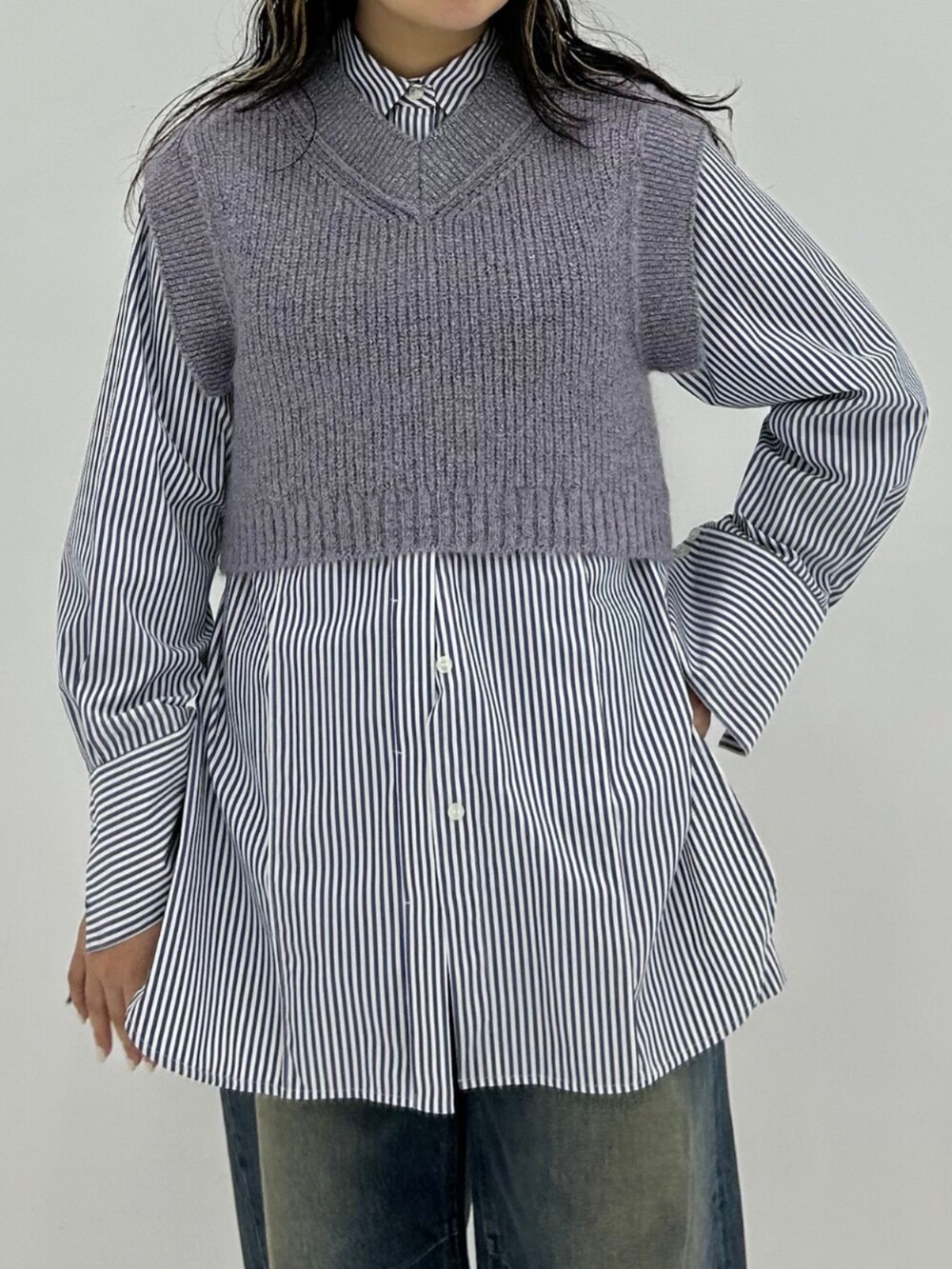 その他のシャツ/ブラウスを着用したレディースの秋コーディネートの4枚目の写真