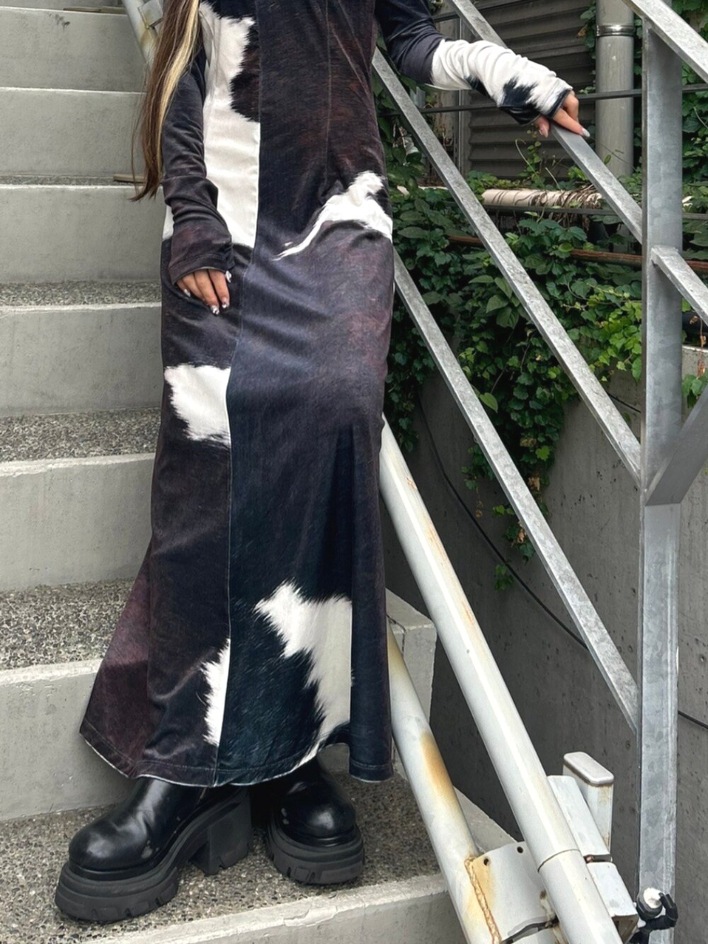 その他のワンピースを着用したレディースの秋コーディネートの3枚目の写真