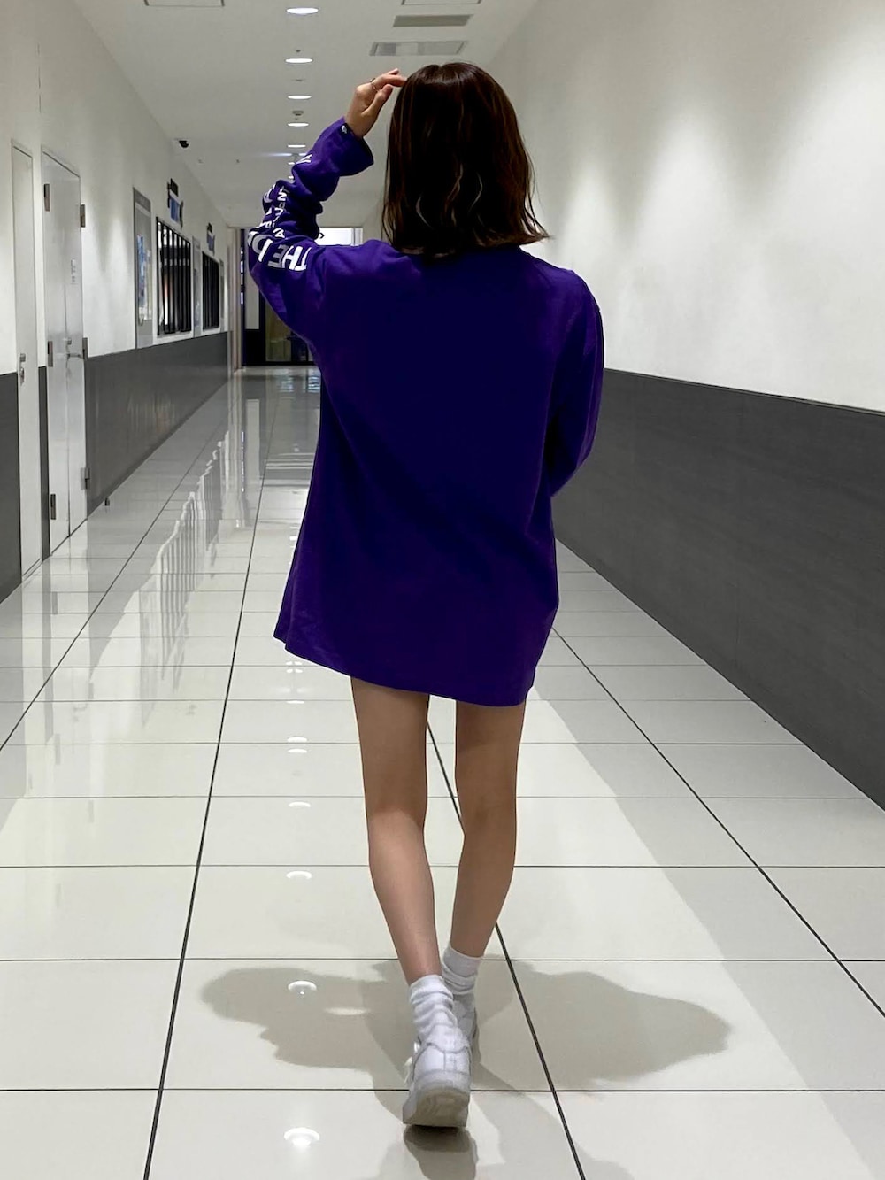 「カラーTシャツ、ビックT、THE NORTH FACE」｜「NIKEの【NIKE】WMNS AIR FORCE 1 '07 エアフォースワン（スニーカー、ホワイト系）」を使った、Rinoさん（レディース・153cm）の冬コーディネートの2枚目の写真