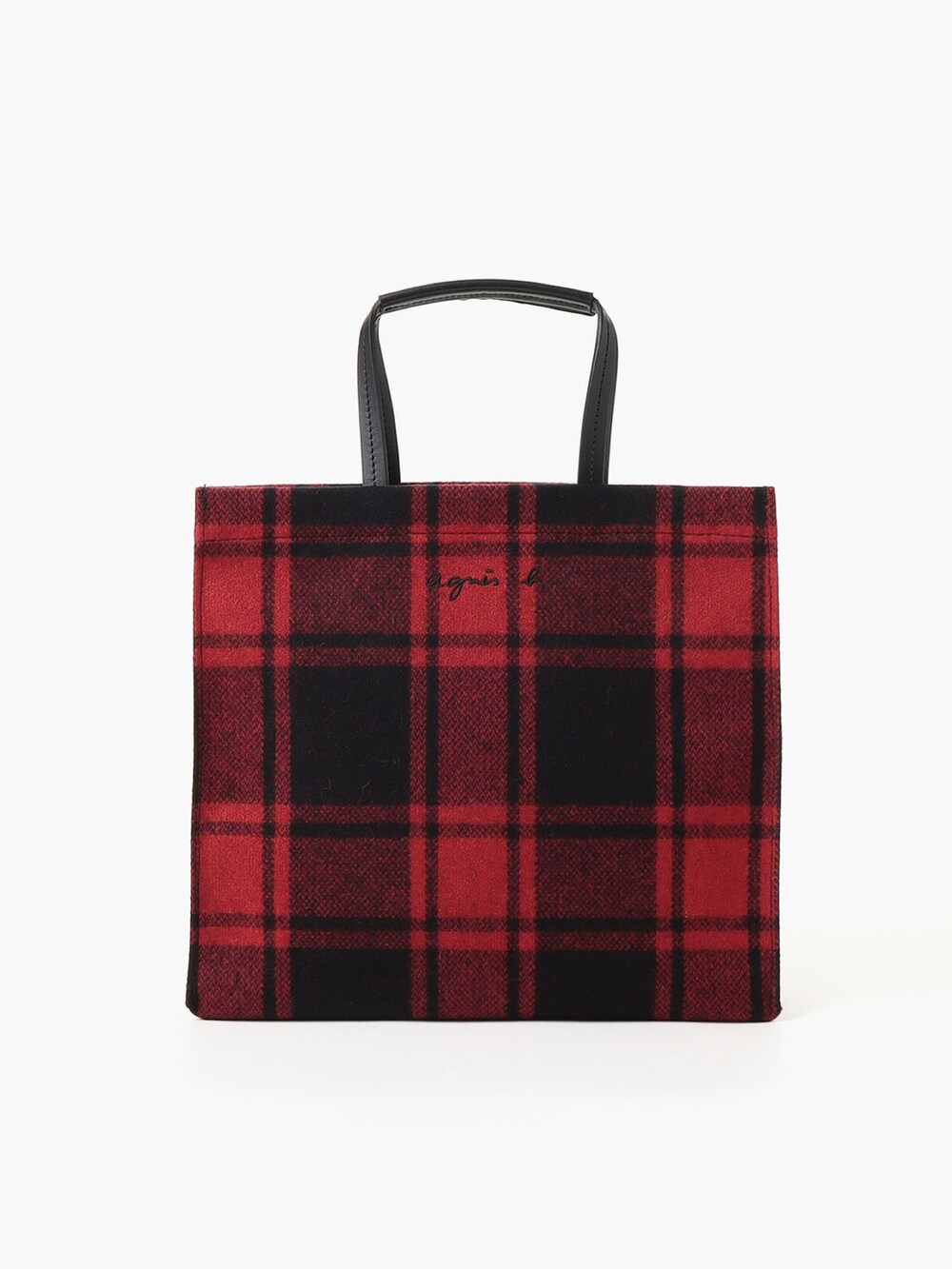 レッド系のマニキュア/ジェルネイルを着用したレディースの秋コーディネートの2枚目の写真