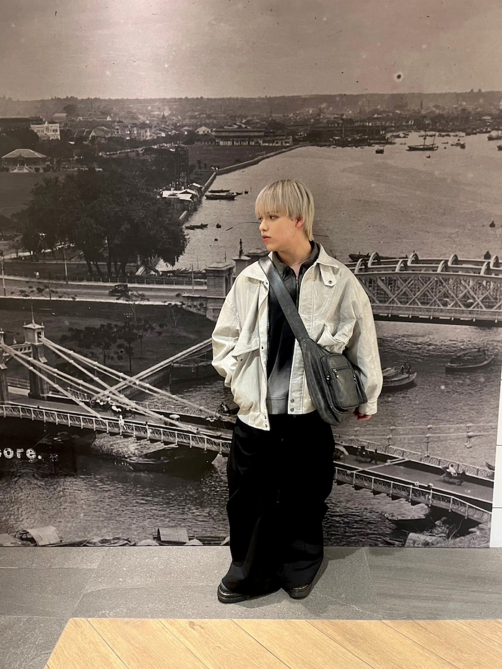 「モノトーン、モード、レザー、雨の日コーデ、メンズファッション」｜「CLELの【CLEL】High Vintage Design Blouson/ハイヴィンテージデザイン合皮ブルゾン（ブルゾン、ホワイト系）」を使った、Tomyさん（骨格ナチュラル・メンズ・163cm）の夏コーディネートの2枚目の写真