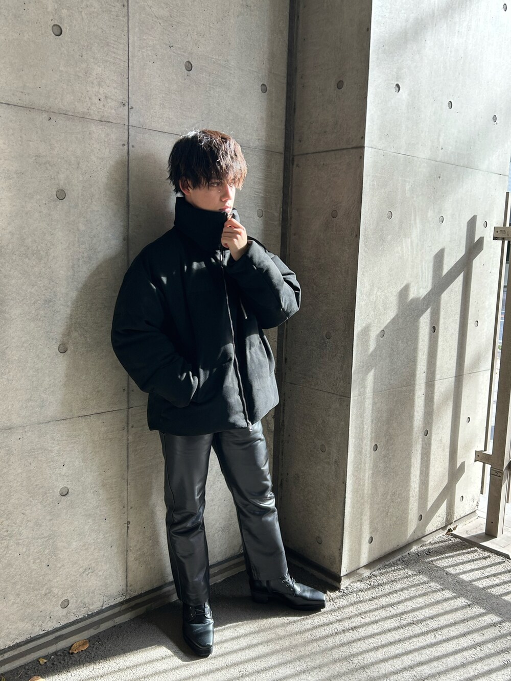 「モード、メンズファッション、お洒落さんとつながりたい、ダウンジャケット、タートルネック」｜「UNIQLOのアイテム（ニット/セーター、ブルー系）」を使った、Tomyさん（メンズ・163cm）の春コーディネートの2枚目の写真