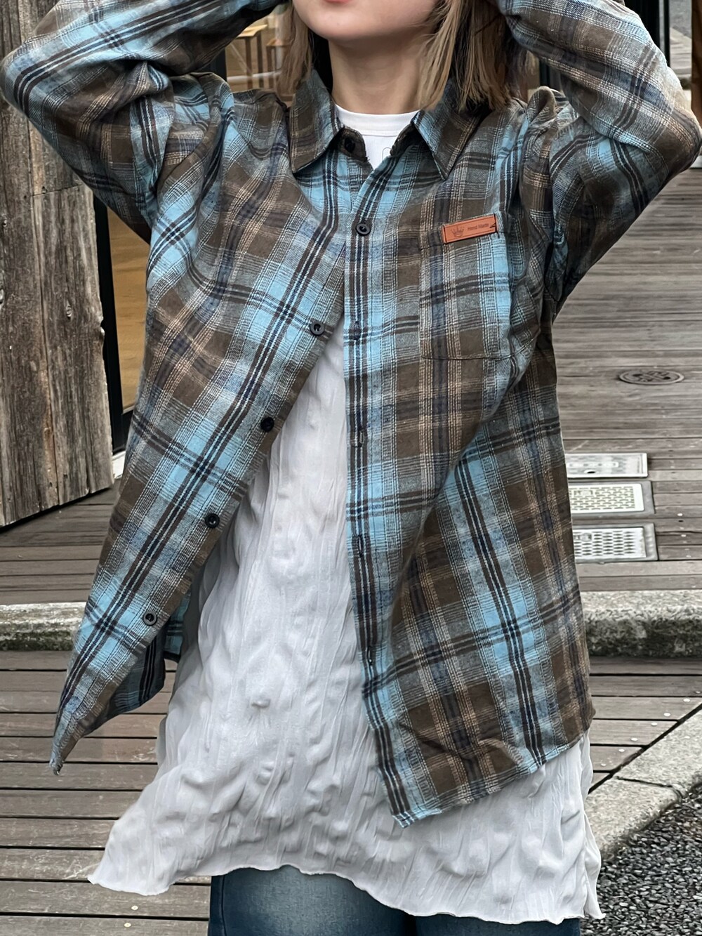 「秋コーデ、秋服、チェック、チェックシャツ、シャツコーデ、秋冬、秋冬コーデ、カジュアルコーデ、ZOZOTOWN」｜「HALEY PESCAのHALEY PESCA/ヴィンテージライク　カジュアルチェックシャツ（シャツ/ブラウス、ブラウン系）」を使った、haleypescaさん（レディース・148cm）の秋コーディネートの2枚目の写真