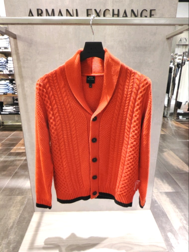 「アルマーニエクスチェンジ、armaniexchange、AXchange、AXchanger、デニム、ブーツ、AXSmiley、SMELLY、カーゴパンツ、オーバーサイズ、カーディガン、オレンジ、レイヤードスタイル、カジュアル、お洒落さんとつながりたい」|「ARMANI EXCHANGEの【A|X アルマーニ エクスチェンジ】オレンジラベル カーディガン(カーディガン/ボレロ、オレンジ系)」を使った、🇮🇹りょーちん🇮🇹さん(メンズ・160cm)の秋コーディネートの3枚目の写真