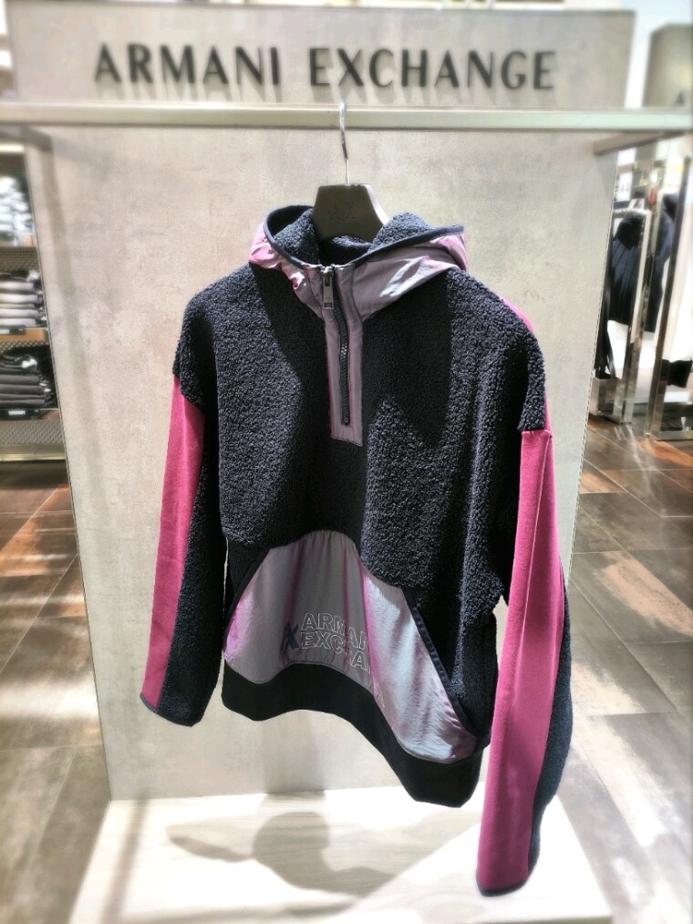 「秋ルック紹介するよ、armaniexchange、アルマーニエクスチェンジ、AXchanger、AXchange、秋コーデ、ブーツ、ハーフジップ、リバーシブル、トラックパンツ、ジョガーパンツ、フリース、ストリート、オーバーサイズ、レイヤードスタイル」|「ARMANI EXCHANGEの【A|X アルマーニ エクスチェンジ】マルチカラー ハーフジップスウェットパーカ(スウェット、パープル系)」を使った、🇮🇹りょーちん🇮🇹さん(メンズ・160cm)の秋コーディネートの4枚目の写真