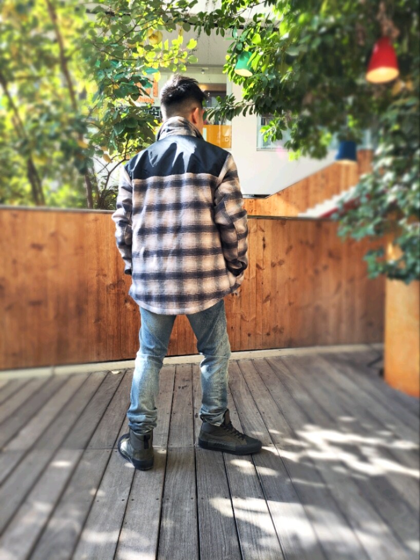 「大人コーデ、armaniexchange、AXchanger、AXchange、ARMANIworld、WelcomeARMANI、お洒落さんとつながりたい、CPOジャケット、ジーンズ、ニットカーディガン、ベージュ、オーバーサイズ、ビッグシルエット、秋のコーデ、ニットコーデ」｜「ARMANI EXCHANGEの【A|X アルマーニ エクスチェンジ】チェックデザイン　シャツジャケット（その他アウター、ホワイト系）」を使った、🇮🇹りょーちん🇮🇹さん（メンズ・160cm）の秋コーディネートの3枚目の写真