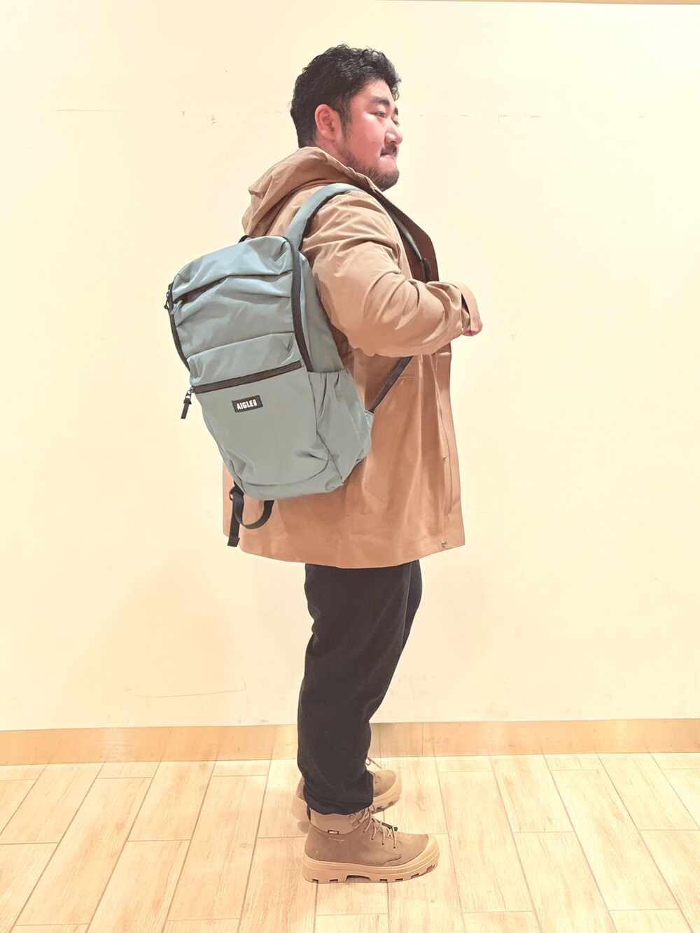 「ビジネスカジュアル、春コーデ」｜「AIGLEのアイテム（ポロシャツ、ベージュ系）」を使った、tezuka08aigleさん（メンズ・173cm）の冬コーディネートの3枚目の写真