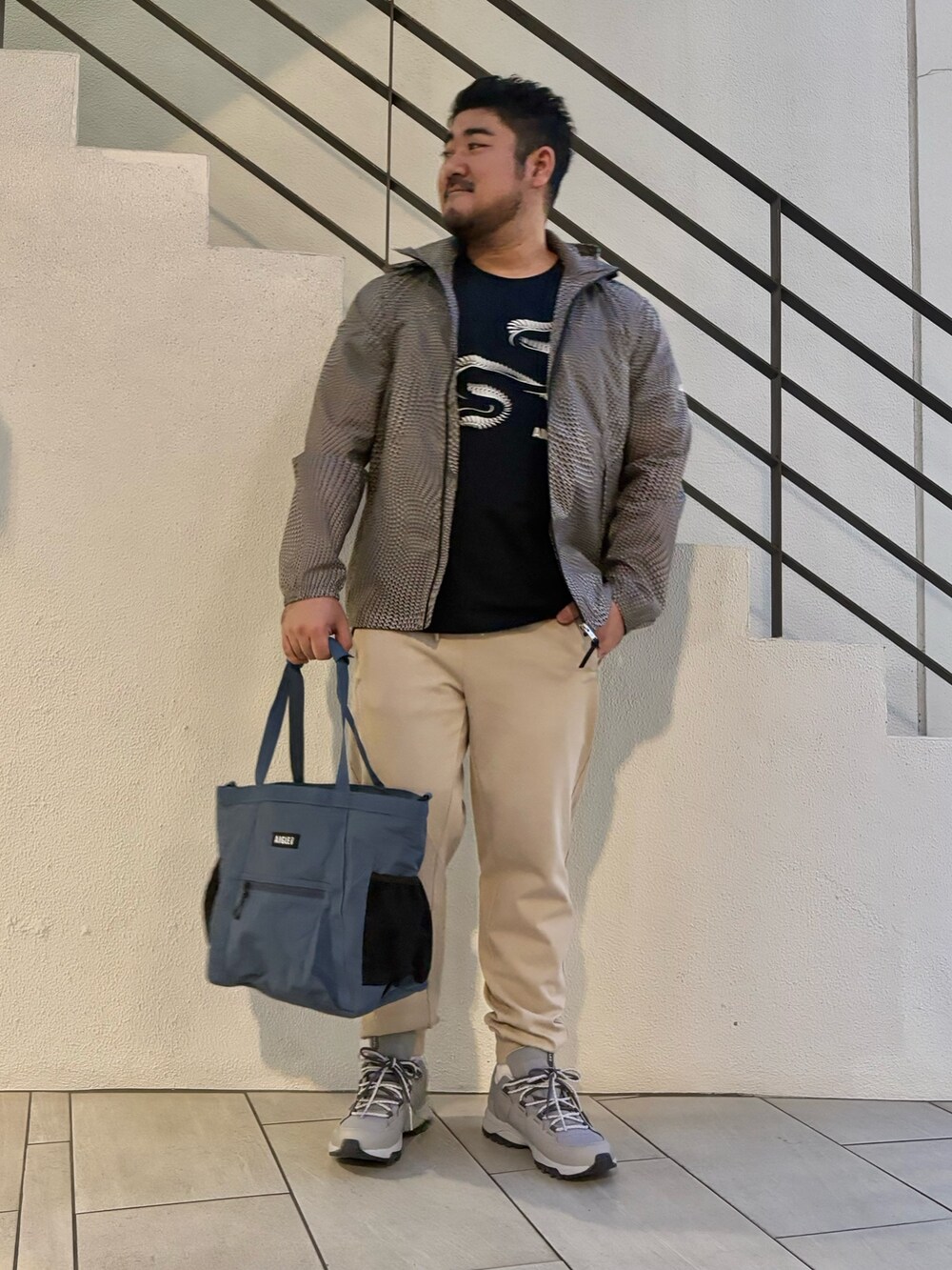 「シャカシャカ、アクティブコーデ、アクティブ」｜「AIGLEのUVカット スウェットパンツ / ジョガーパンツ（スウェットパンツ、ベージュ系）」を使った、tezuka08aigleさん（メンズ・173cm）の冬コーディネートの2枚目の写真