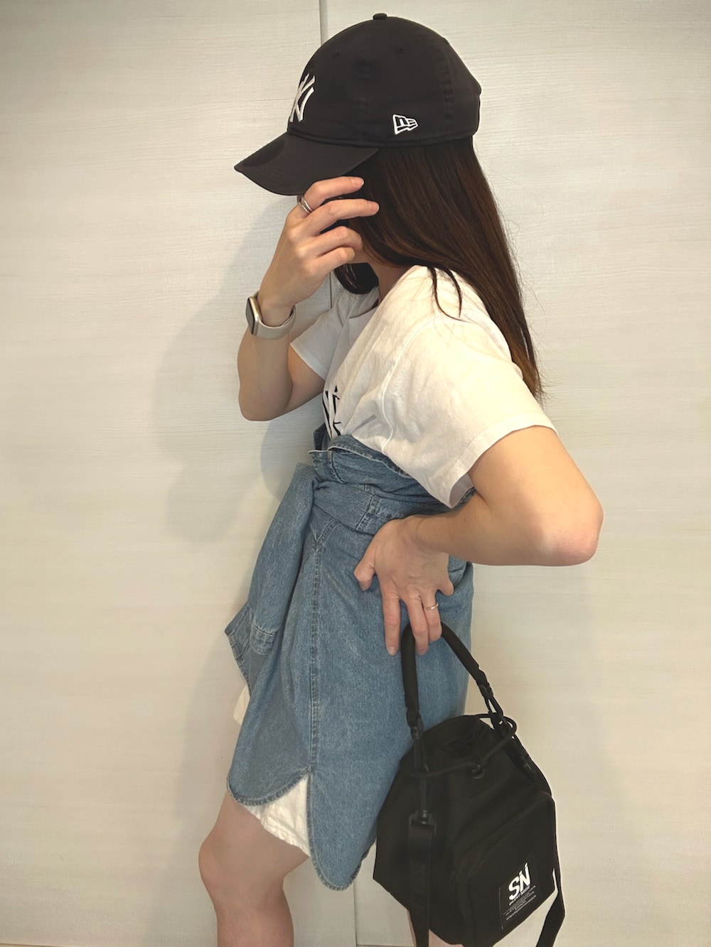 yu.さんの「SOIREE フロッキープリントTシャツ（DISCOAT）」を使ったコーディネートの2枚目の写真