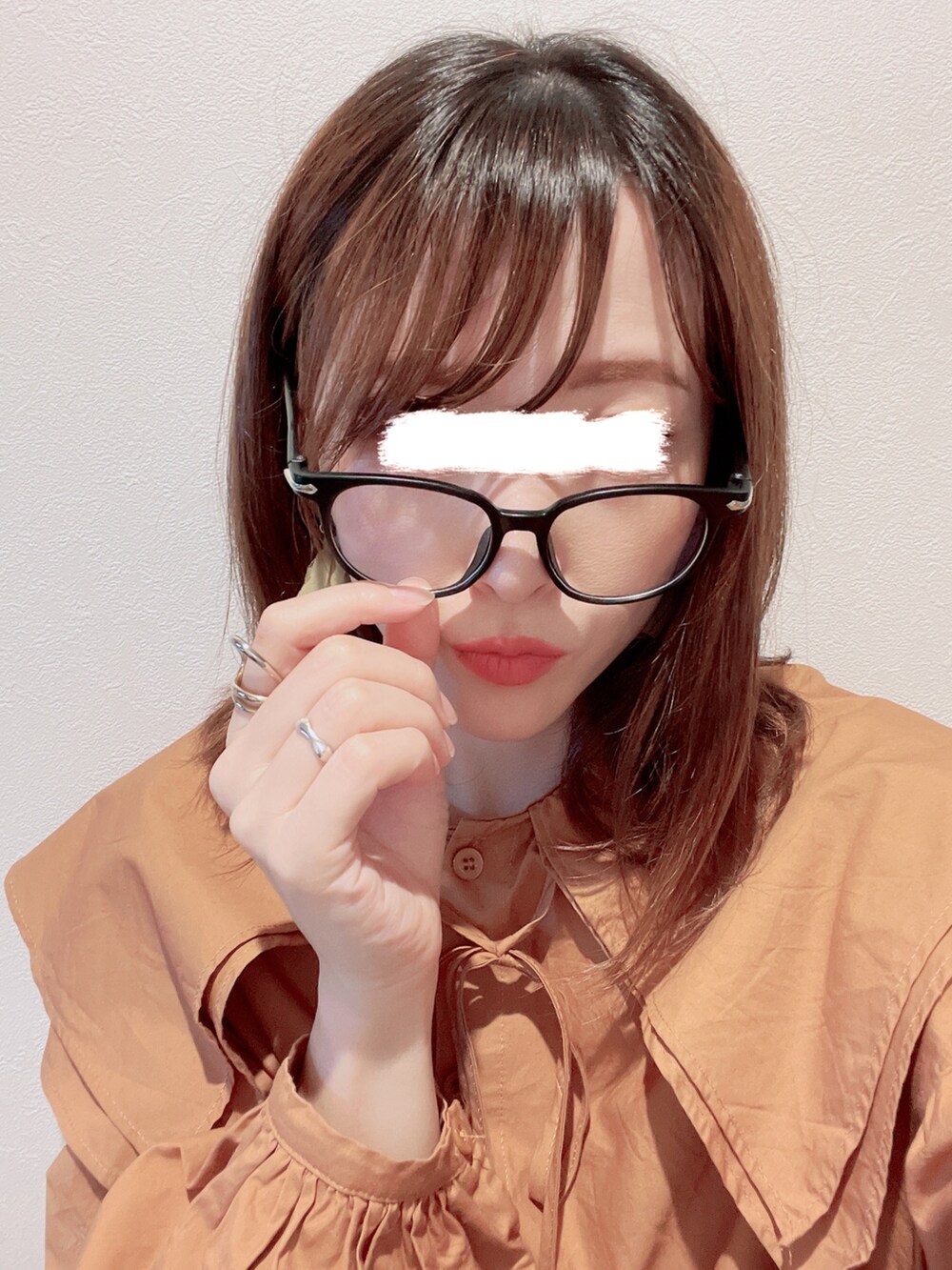 「秋コーデ、大人カジュアル、休日コーデ、きれいめカジュアル、カジュアルガーリー、秋物準備はじめました、大人かわいい、ビッグカラー、オレンジ、ブラウス、ショートパンツ、ブーツ、ママコーデ、fifth、ボストンバッグ」｜「fifthのセーラーカラーコットンブラウス（シャツ/ブラウス、ブラウン系）」を使った、yu.さん（レディース・161cm）の秋コーディネートの4枚目の写真