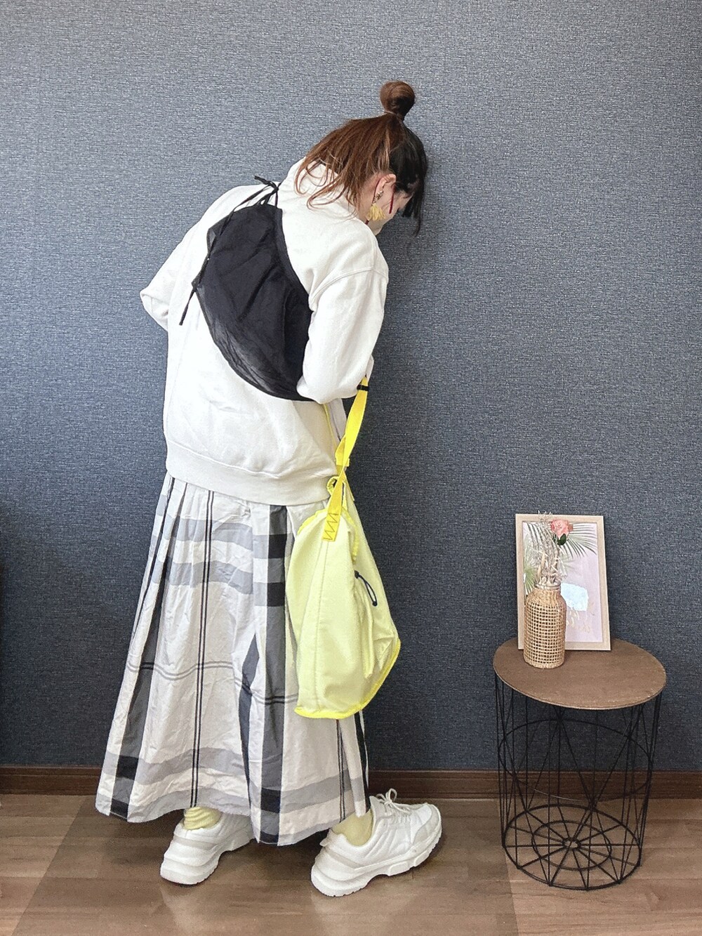 「ハーフジップ、スカート、チェック、レイヤードスタイル、付け襟、チュール、イエロー、春コーデ、春のおしゃ見えテクニック、カジュアルガーリー、春色、スニーカーコーデ、ママコーデ、着回しコーデ」｜「GUのアイテム（スニーカー、ホワイト系）」を使った、yu.さん（レディース・161cm）の春コーディネートの4枚目の写真