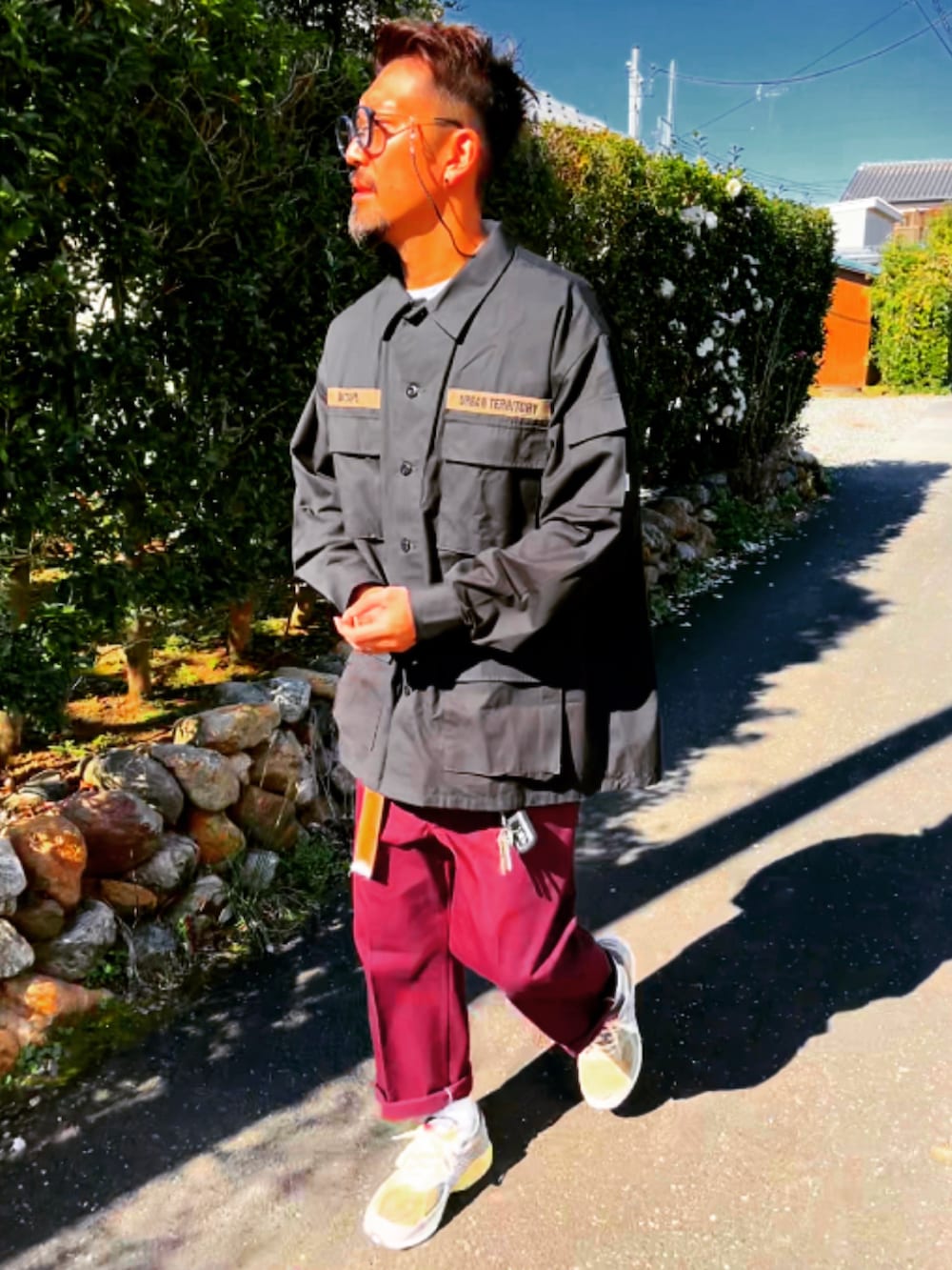「メンズコーデ、お洒落さんとつながりたい、ストリート、ダブルタップス、ディッキーズ(Dickies)、パパコーデ、休日スタイル、40代ファッション、アラフォー、スニーカー、ニューバランス、ワークパンツ、スニーカー好きと繋がりたい、ロールアップ、シャツスタイル」|「JINSのJINS Switch Combi (3in1)(メガネ、ブラック系)」を使った、SUNさん(メンズ・175cm)の冬コーディネートの2枚目の写真