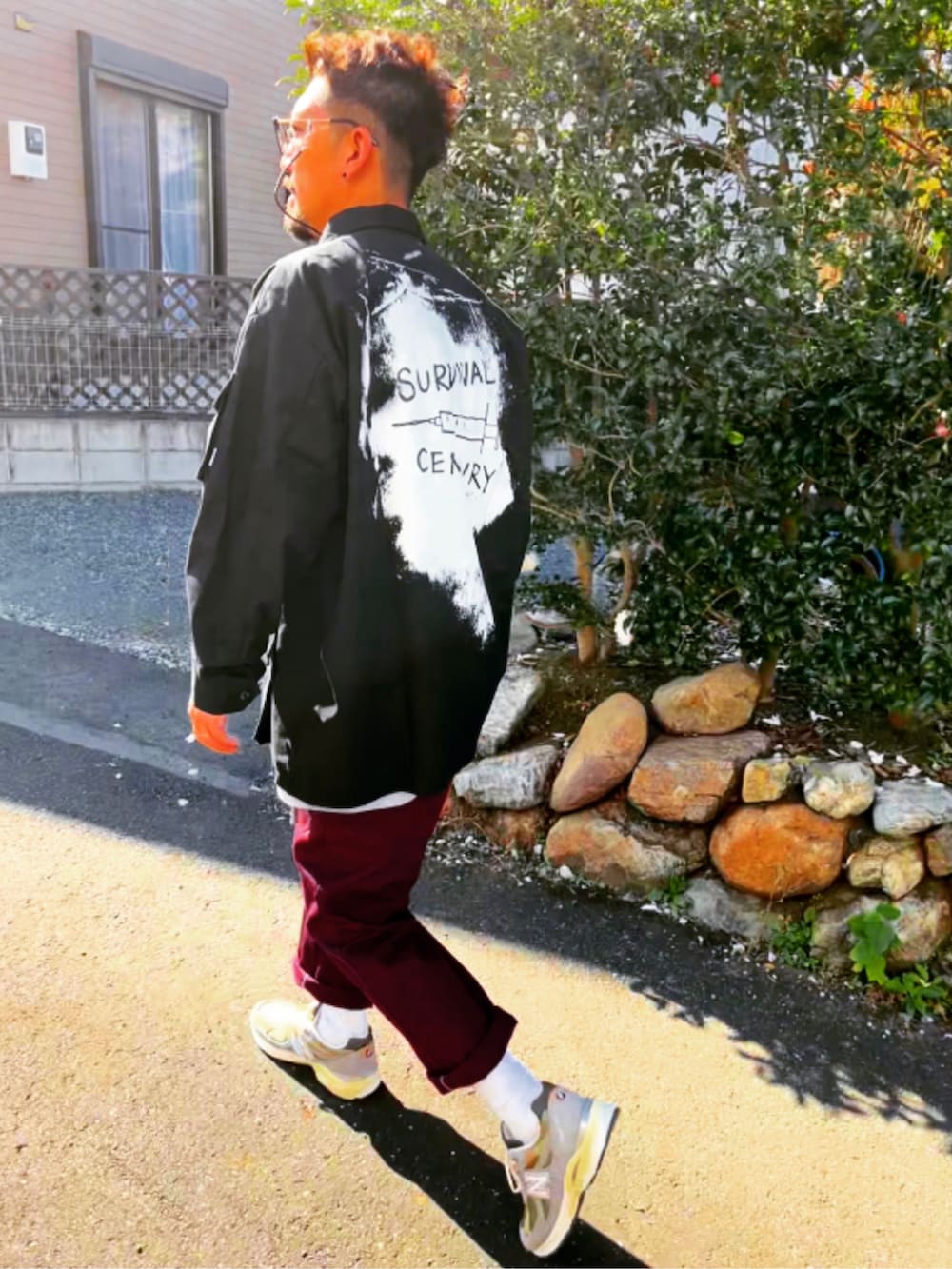 「メンズコーデ、お洒落さんとつながりたい、ストリート、ダブルタップス、ディッキーズ(Dickies)、パパコーデ、休日スタイル、40代ファッション、アラフォー、スニーカー、ニューバランス、ワークパンツ、スニーカー好きと繋がりたい、ロールアップ、シャツスタイル」|「JINSのJINS Switch Combi (3in1)(メガネ、ブラック系)」を使った、SUNさん(メンズ・175cm)の冬コーディネートの4枚目の写真