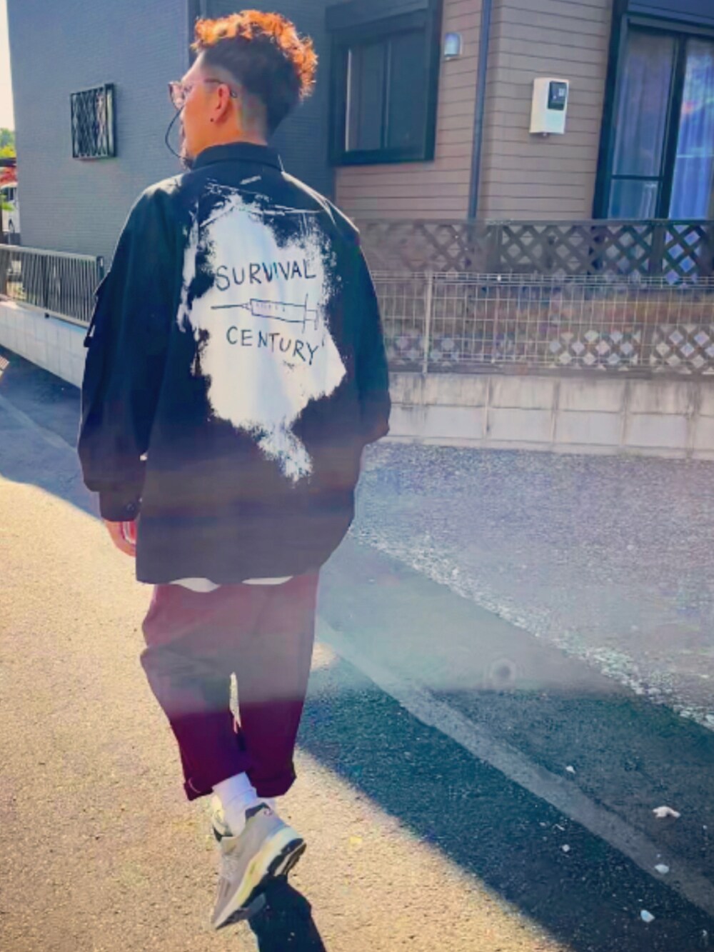 「メンズコーデ、お洒落さんとつながりたい、ストリート、ダブルタップス、ディッキーズ(Dickies)、パパコーデ、休日スタイル、40代ファッション、アラフォー、スニーカー、ニューバランス、ワークパンツ、スニーカー好きと繋がりたい、ロールアップ、シャツスタイル」|「JINSのJINS Switch Combi (3in1)(メガネ、ブラック系)」を使った、SUNさん(メンズ・175cm)の冬コーディネートの5枚目の写真