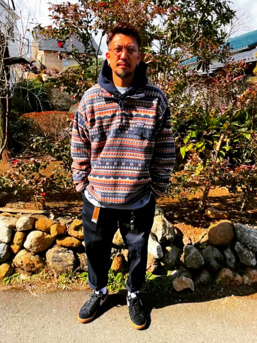 「休日スタイル、いいね、save、フォローお願いします🤑、大人カジュアル、ストリート、ビッグシルエット、パタゴニア、ディッキーズ(Dickies)、スニーカー、ナイキ、パパコーデ、GU、パーカー、40代ファッション、アラフォー」｜「mukuの金属アレルギー対応 ペンタゴン型ピアス(両耳用)/サージカルステンレス / 316L（ピアス（両耳用）、ゴールド系）」を使った、SUNさん（メンズ・175cm）の冬コーディネートの2枚目の写真