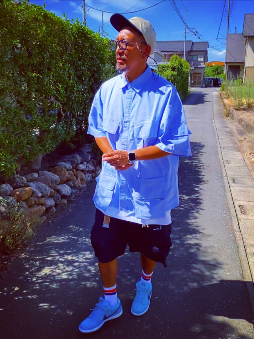「おしゃれさんと繋がりたい、秋、着回しコーデ、シンプル、スニーカー、ストリート、ダブルタップス、ラファイエット、ノーティカ、ビッグシルエット、ワイドパンツ、カーゴパンツ、ブルー、アラフォー、スニーカー好きと繋がりたい」|「WTAPSのアイテム(キャップ、ベージュ系)」を使った、SUNさん(メンズ・175cm)の秋コーディネートの3枚目の写真