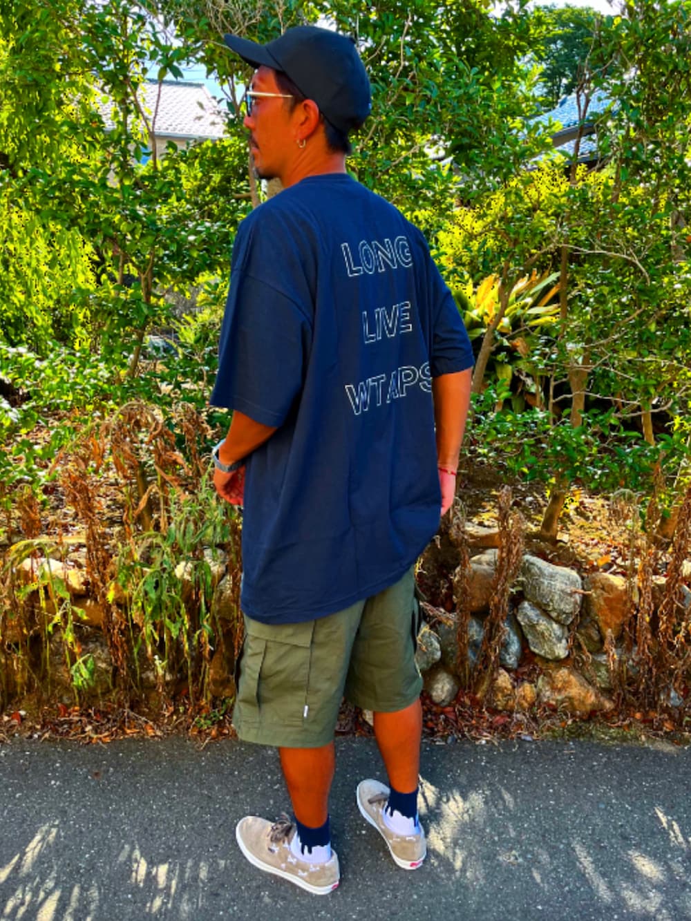 「夏コーデ、Ｔシャツ、ミリタリー、ハーフパンツ、カーゴパンツ、wtaps、お洒落さんとつながりたい、スニーカー、ストリート、supreme、VANS、キャップ、ネイビー、アラフォー、40代ファッション」｜「WTAPSのアイテム（キャップ、ブラック系）」を使った、SUNさん（メンズ・175cm）の夏コーディネートの5枚目の写真