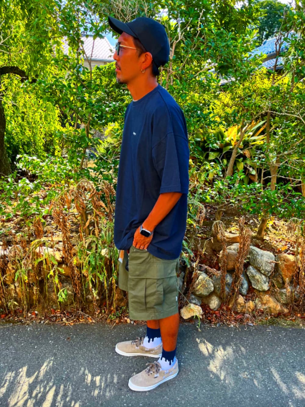 「夏コーデ、Ｔシャツ、ミリタリー、ハーフパンツ、カーゴパンツ、wtaps、お洒落さんとつながりたい、スニーカー、ストリート、supreme、VANS、キャップ、ネイビー、アラフォー、40代ファッション」｜「WTAPSのアイテム（キャップ、ブラック系）」を使った、SUNさん（メンズ・175cm）の夏コーディネートの4枚目の写真