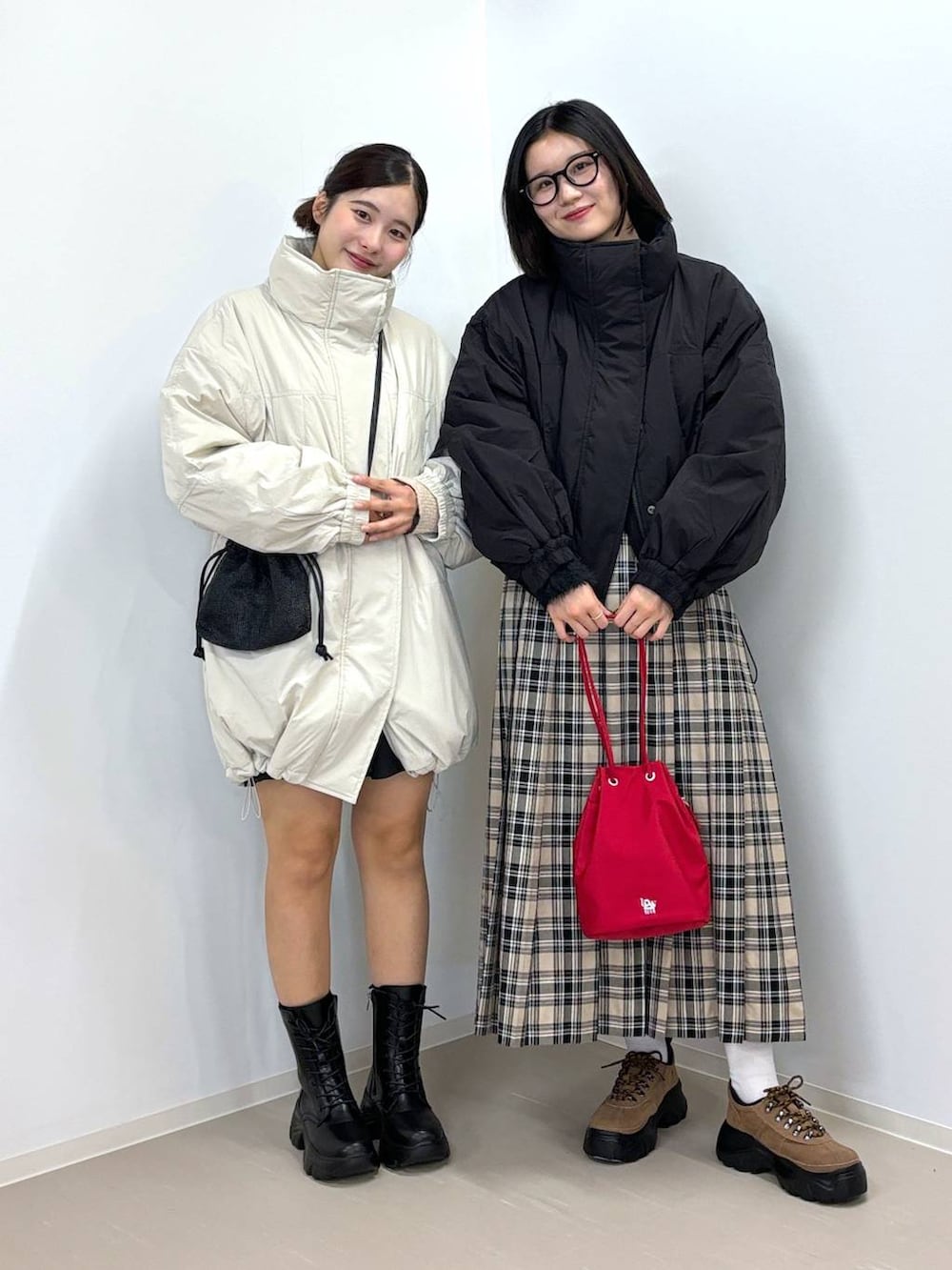 「きれいめ、高見え、カジュアル、ローリーズスタイル_LOWRYS FARM、大人女子カジュアル_LOWRYS FARM、モテ、大人カジュアル」|「LOWRYS FARMのモンスターコート 116447(その他アウター、ホワイト系)」を使った、futabaさん(レディース・160cm)の冬コーディネートの2枚目の写真