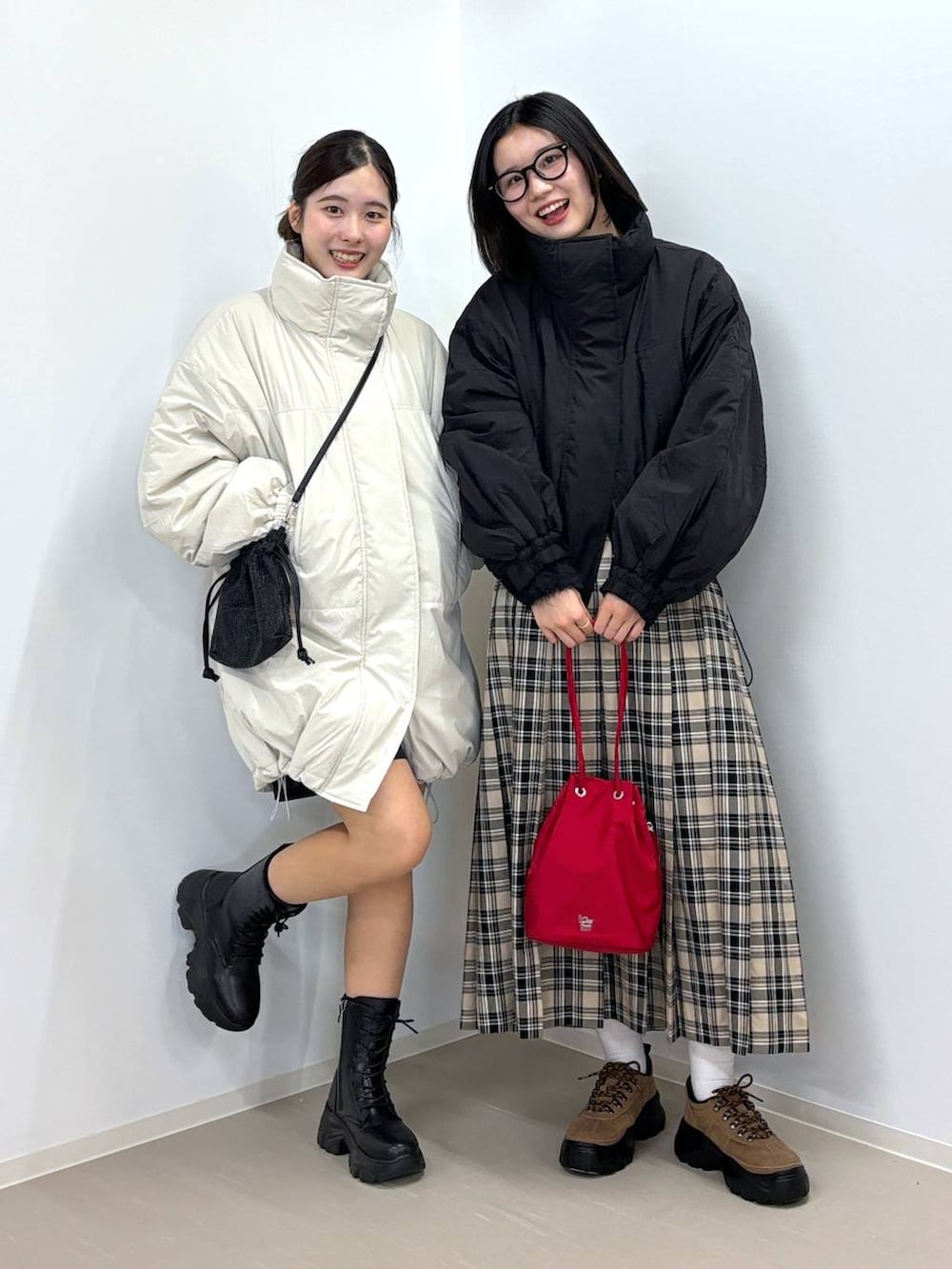 「きれいめ、高見え、カジュアル、ローリーズスタイル_LOWRYS FARM、大人女子カジュアル_LOWRYS FARM、モテ、大人カジュアル」|「LOWRYS FARMのモンスターコート 116447(その他アウター、ホワイト系)」を使った、futabaさん(レディース・160cm)の冬コーディネートの3枚目の写真