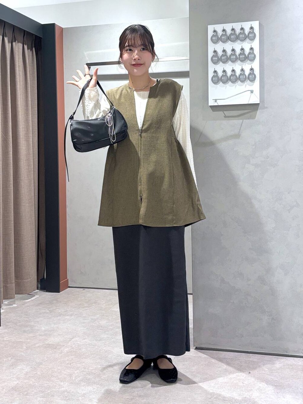「きれいめ、高見え、カジュアル、ローリーズスタイル_LOWRYS FARM、大人女子カジュアル_LOWRYS FARM、モテ、大人カジュアル」|「LOWRYS FARMのジャガードフリンジLS 102891(Tシャツ/カットソー、ベージュ系)」を使った、futabaさん(レディース・160cm)の春コーディネートの4枚目の写真