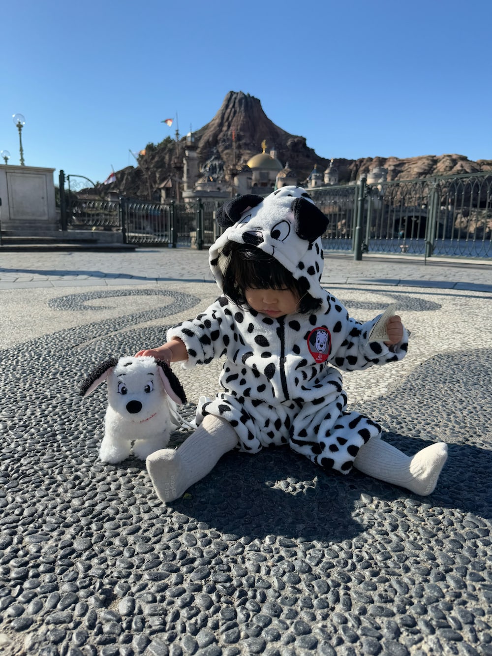 「ディズニーコーデ、101匹わんちゃん」｜「Disneyのディズニー なりきりロンパース 8892B（ロンパース、その他）」を使った、soy🍃さん（キッズ・70cm）の冬コーディネートの2枚目の写真