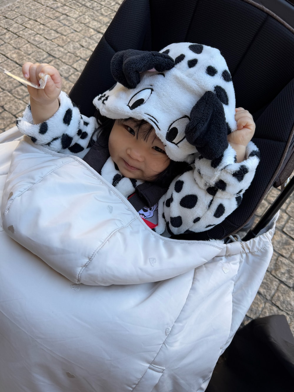 「ディズニーコーデ、101匹わんちゃん」｜「Disneyのディズニー なりきりロンパース 8892B（ロンパース、その他）」を使った、soy🍃さん（キッズ・70cm）の冬コーディネートの3枚目の写真