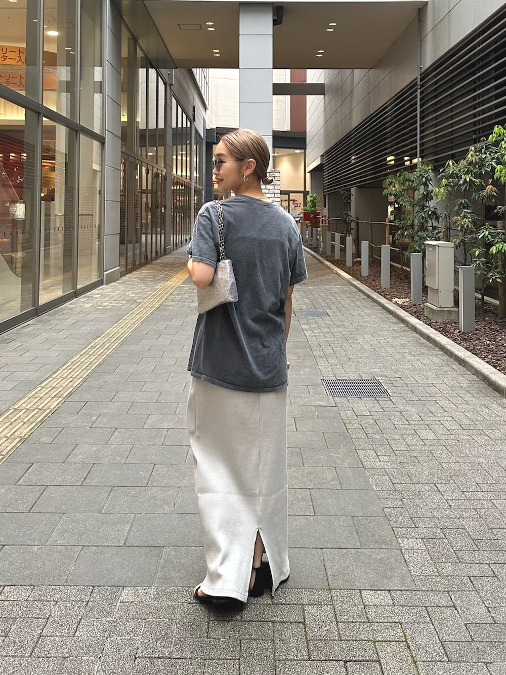 「夏コーデ、サンダルコーデ、休日スタイル、Tシャツ、大人女子、スカートコーデ、リブスカート、モード、CIAOPANIC TYPY」｜「BEAMSのアイテム（トップス、グレー系）」を使った、ponsan0529さん（レディース・156cm）の春コーディネートの3枚目の写真