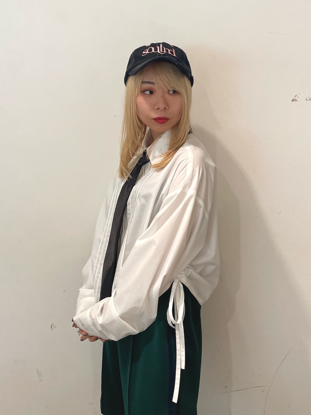 「jouetie、ジュエティ、低身長コーデ、骨格ウェーブ、イエベ春、ブロケットコア、バレエコア、ジャージ、シャツ、ネクタイ、厚底シューズ、レース、レースタイツ、リボン、秋服」｜「jouetieのボリュームソールスニーカー（スニーカー、ブラック系）」を使った、ERIKOさん（レディース・152cm）の夏コーディネートの6枚目の写真
