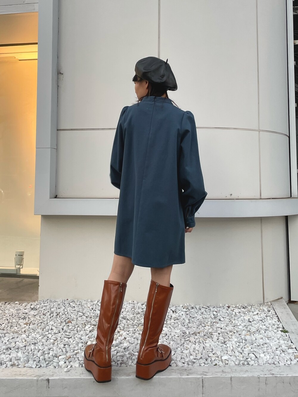 「jouetie、ジュエティ、ガーリーコーデ、低身長コーデ、152cm、150cmコーデ、骨格ウェーブ、イエベ春、チャイナ、チャイナワンピース、ロングブーツ、ローファー、ベレー帽、参戦服、春服デビュー宣言」｜「jouetieのエンブロイダリーチャイナミニワンピース（ワンピース、ブルー系）」を使った、ERIKOさん（レディース・152cm）の春コーディネートの2枚目の写真