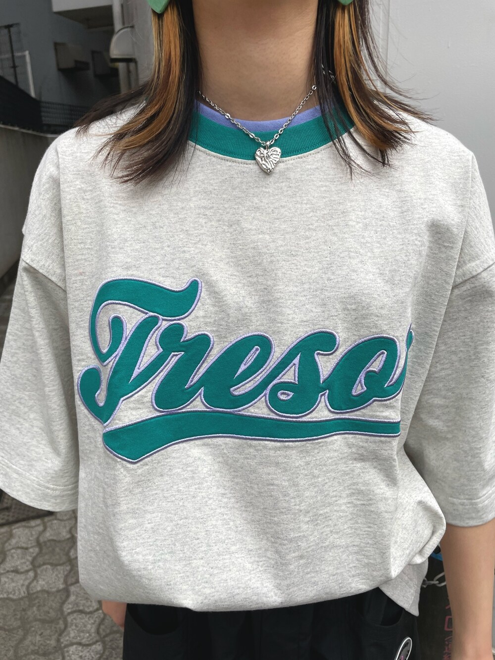 「jouetie、ジュエティ、低身長コーデ、152cm、150cmコーデ、骨格ウェーブ、イエベ春、Champion、チャンピオン、ストリートコーデ、メンズライクコーデ、スケータースタイル、Tシャツ、カーゴパンツ、春服デビュー宣言」｜「jouetieのchampionロゴBIGT【コラボ】（Tシャツ/カットソー、グレー系）」を使った、ERIKOさん（レディース・152cm）の春コーディネートの5枚目の写真