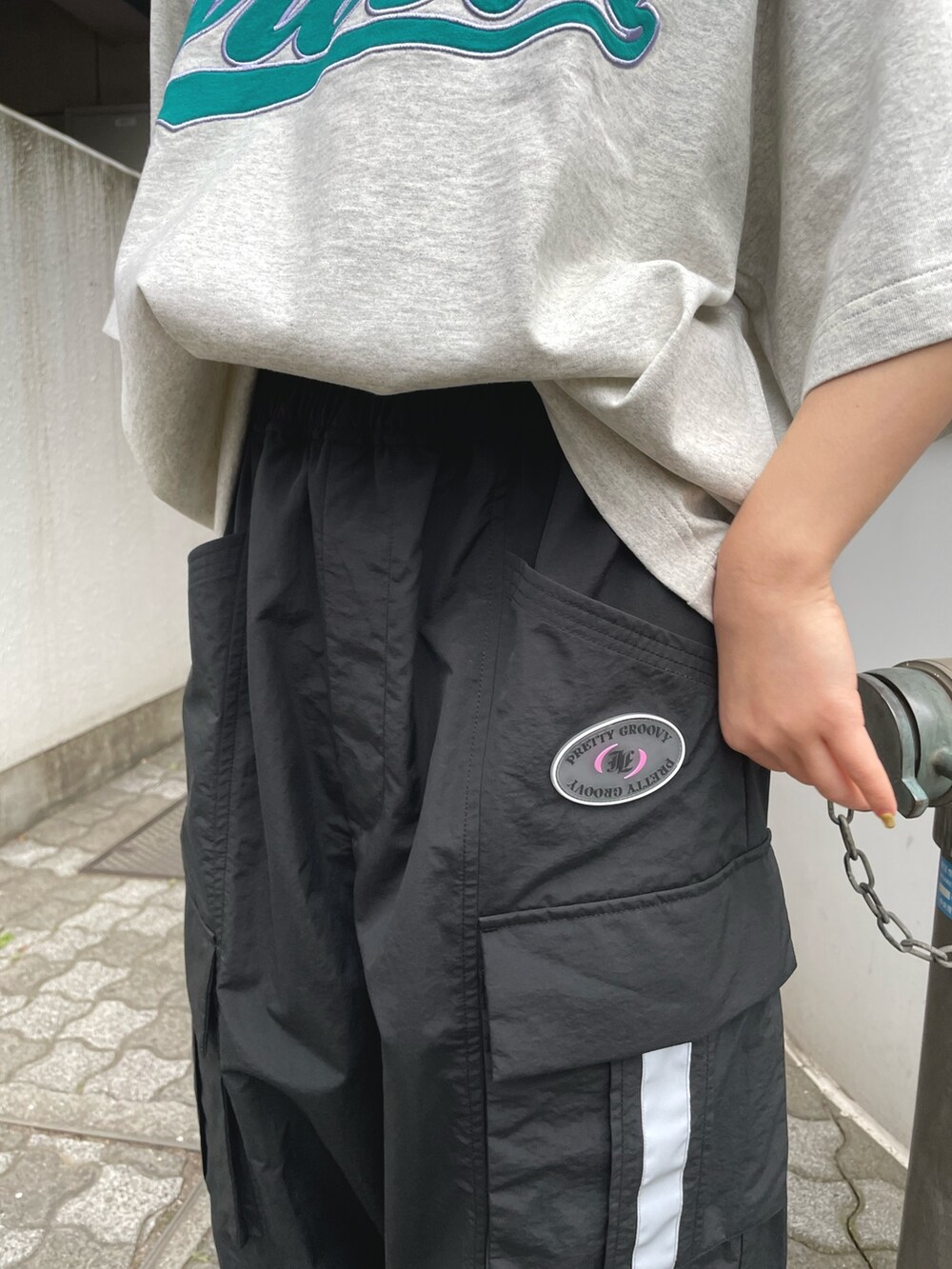 「jouetie、ジュエティ、低身長コーデ、152cm、150cmコーデ、骨格ウェーブ、イエベ春、Champion、チャンピオン、ストリートコーデ、メンズライクコーデ、スケータースタイル、Tシャツ、カーゴパンツ、春服デビュー宣言」｜「jouetieのchampionロゴBIGT【コラボ】（Tシャツ/カットソー、グレー系）」を使った、ERIKOさん（レディース・152cm）の春コーディネートの8枚目の写真