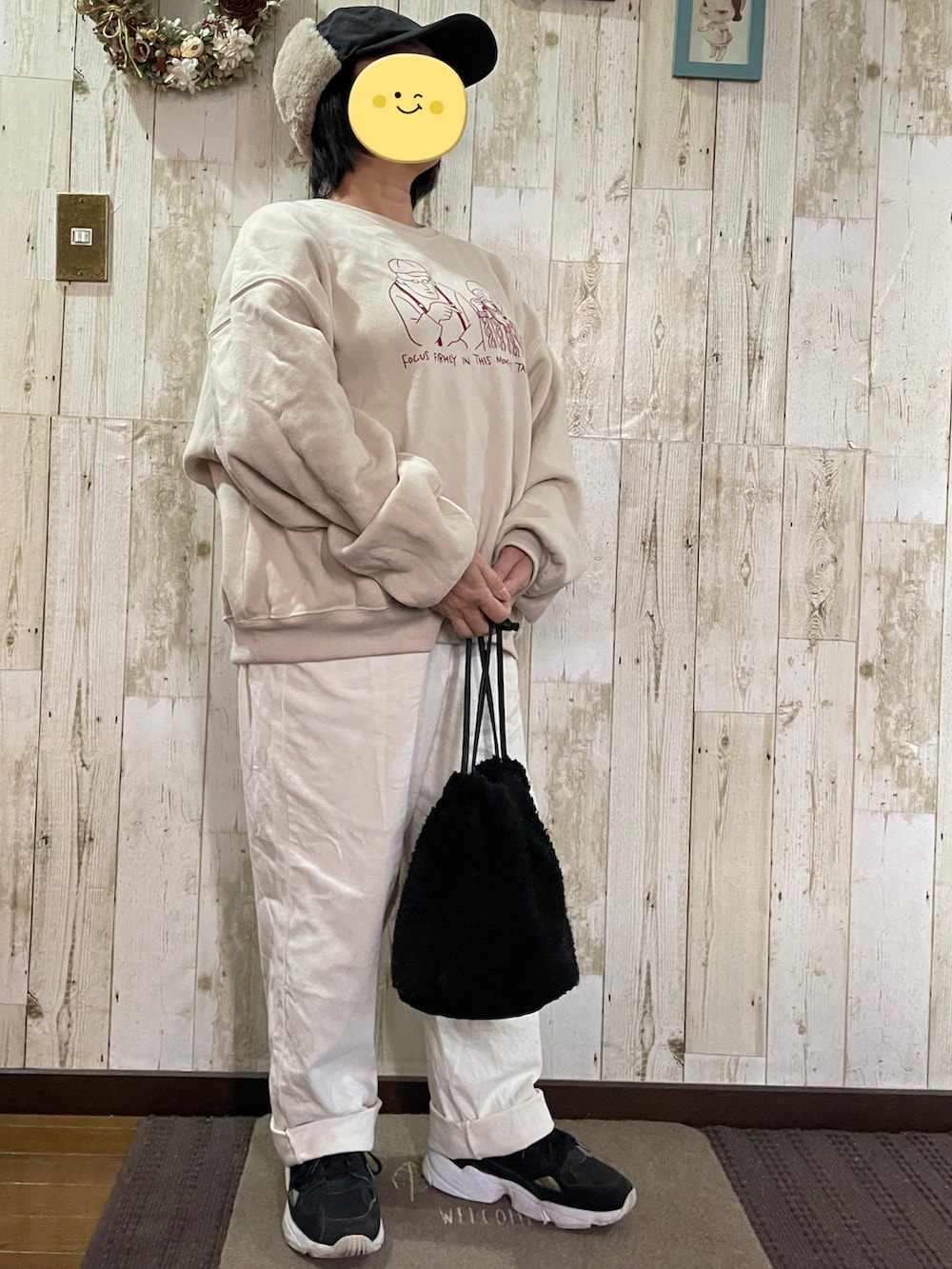 「シンプル、休日コーデ、カジュアル、秋冬コーデ、ラクチンコーデ、低身長、大人カジュアル、パンツコーデ、プチプラ、ラフ、ぽっちゃり、50代コーデ、50代カジュアル」｜「AEON STYLEのアイテム（その他パンツ、ベージュ系）」を使った、cibiusaさん（レディース・145cm）の冬コーディネートの2枚目の写真