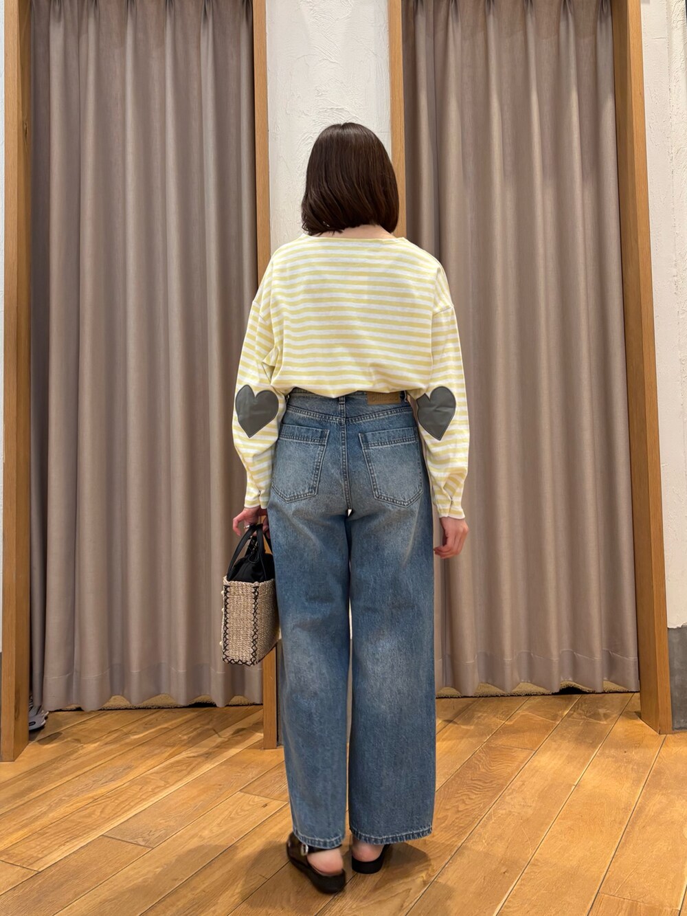 「春色、休日スタイル、ボーダー、お出かけコーデ、大人カジュアル、春夏コーデ、大人女子、シンプルコーデ、ootd、オトナカワイイ、カラーコーデ、イエロー、初春コーデ、カジュアルスタイル、オトナカジュアル」｜「fredy emueのFRセンタープレスセミワイドデニムパンツ（デニムパンツ、ブルー系）」を使った、Wajikiさん（レディース・157cm）の春コーディネートの2枚目の写真