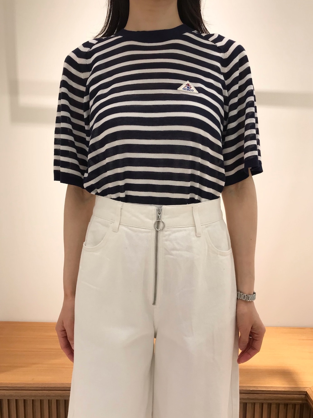 「ボーダー、春夏コーデ、初夏コーデ、休日スタイル、デニム、シンプルコーデ、夏コーデ、大人かわいい、お出かけコーデ、リラックススタイル、デニムコーデ、大人カジュアル、カジュアルコーデ、おでかけコーデ」｜「GEVACOの【GEVACO/ゲバコ】ボーダーニットT（Tシャツ/カットソー、ブルー系）」を使った、Wajikiさん（レディース・157cm）の春コーディネートの2枚目の写真
